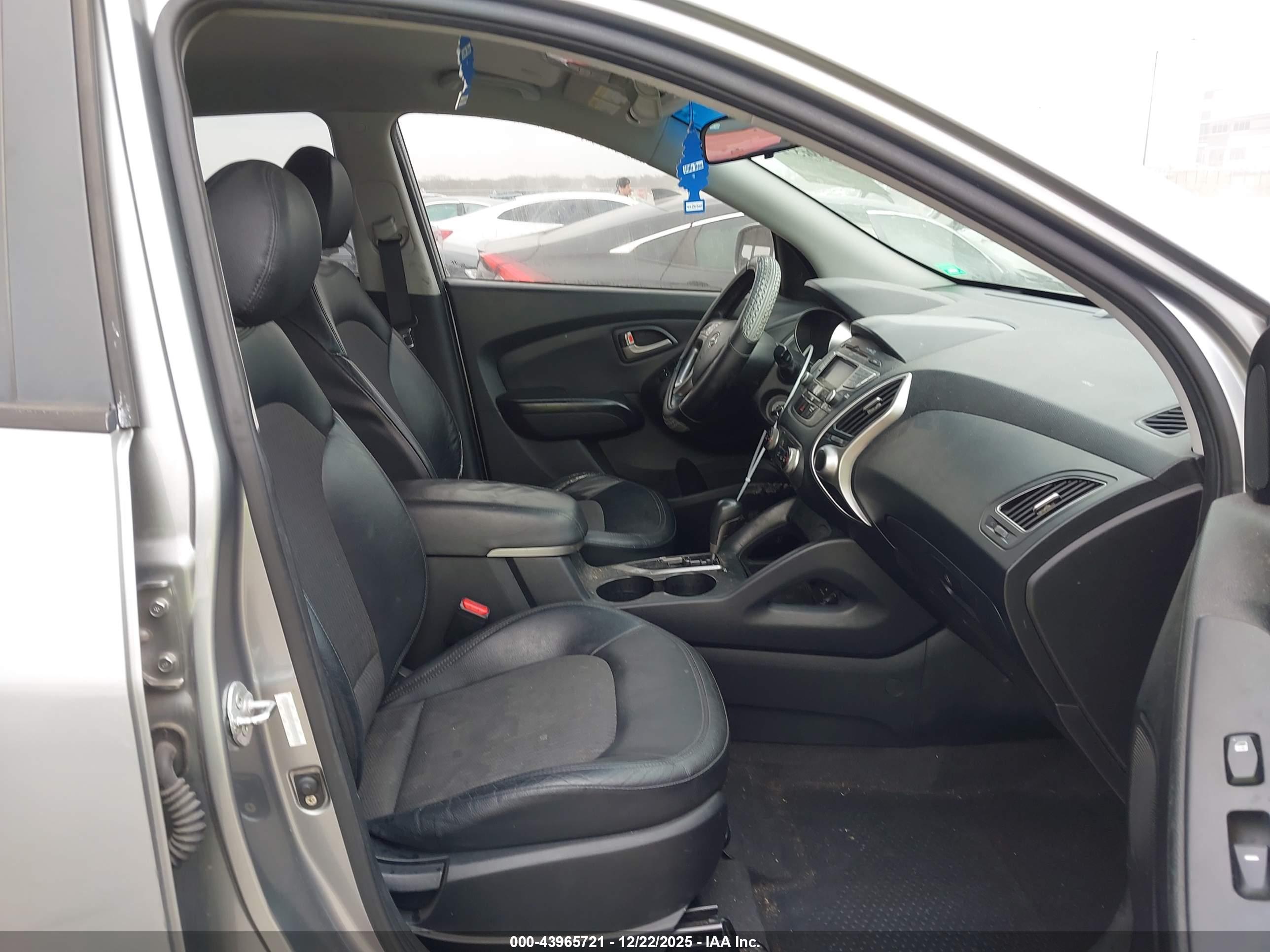 HYUNDAI TUCSON image 5