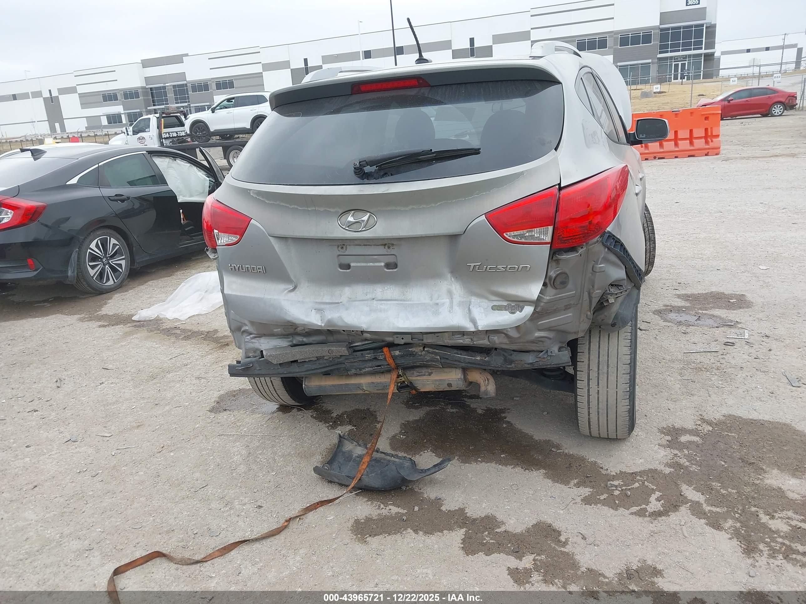 HYUNDAI TUCSON image 6