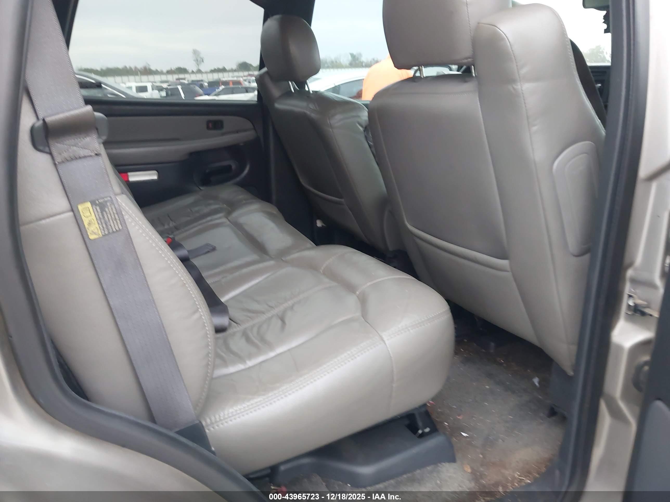 CHEVROLET TAHOE image 8
