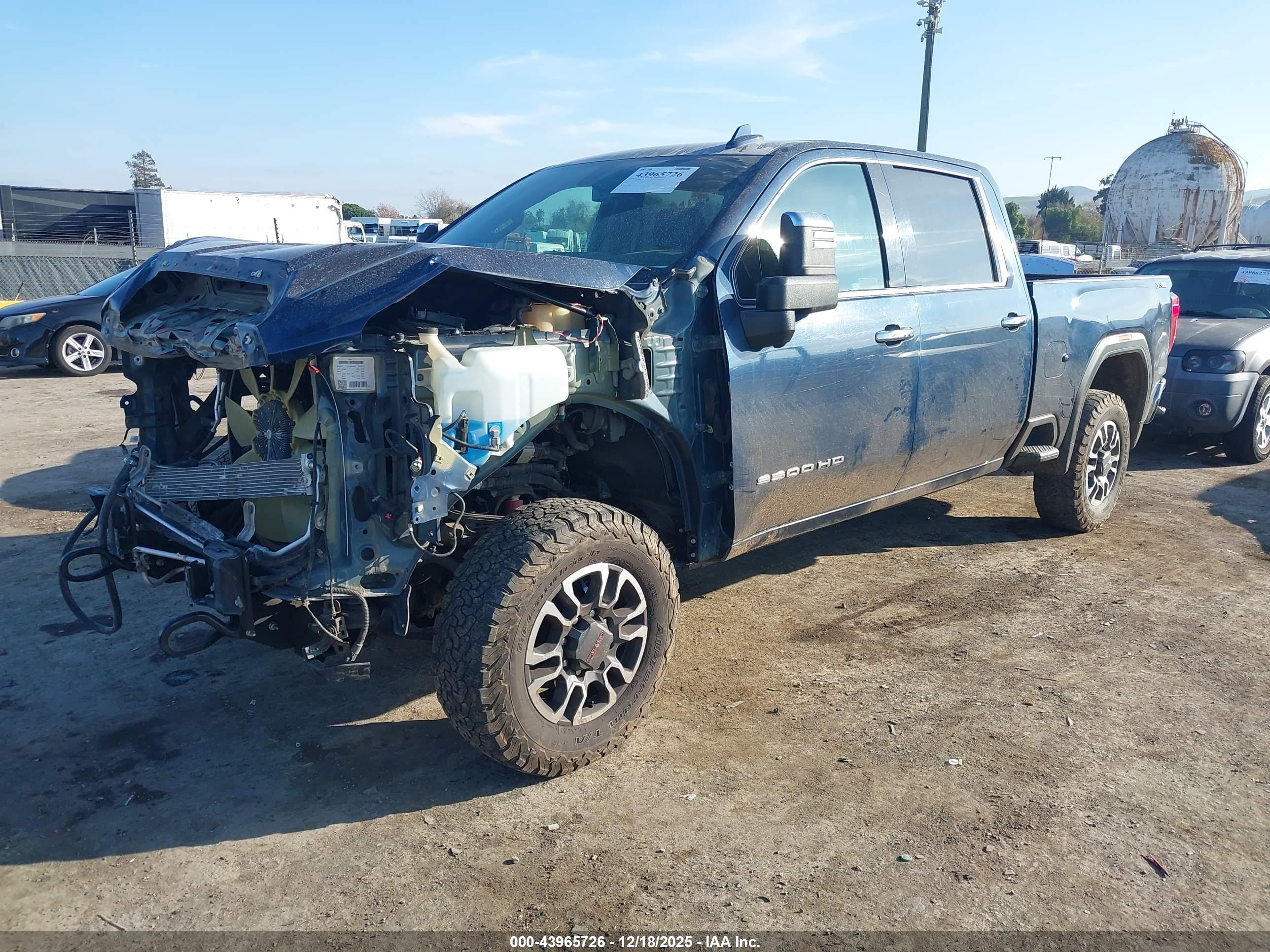 GMC SIERRA image 2