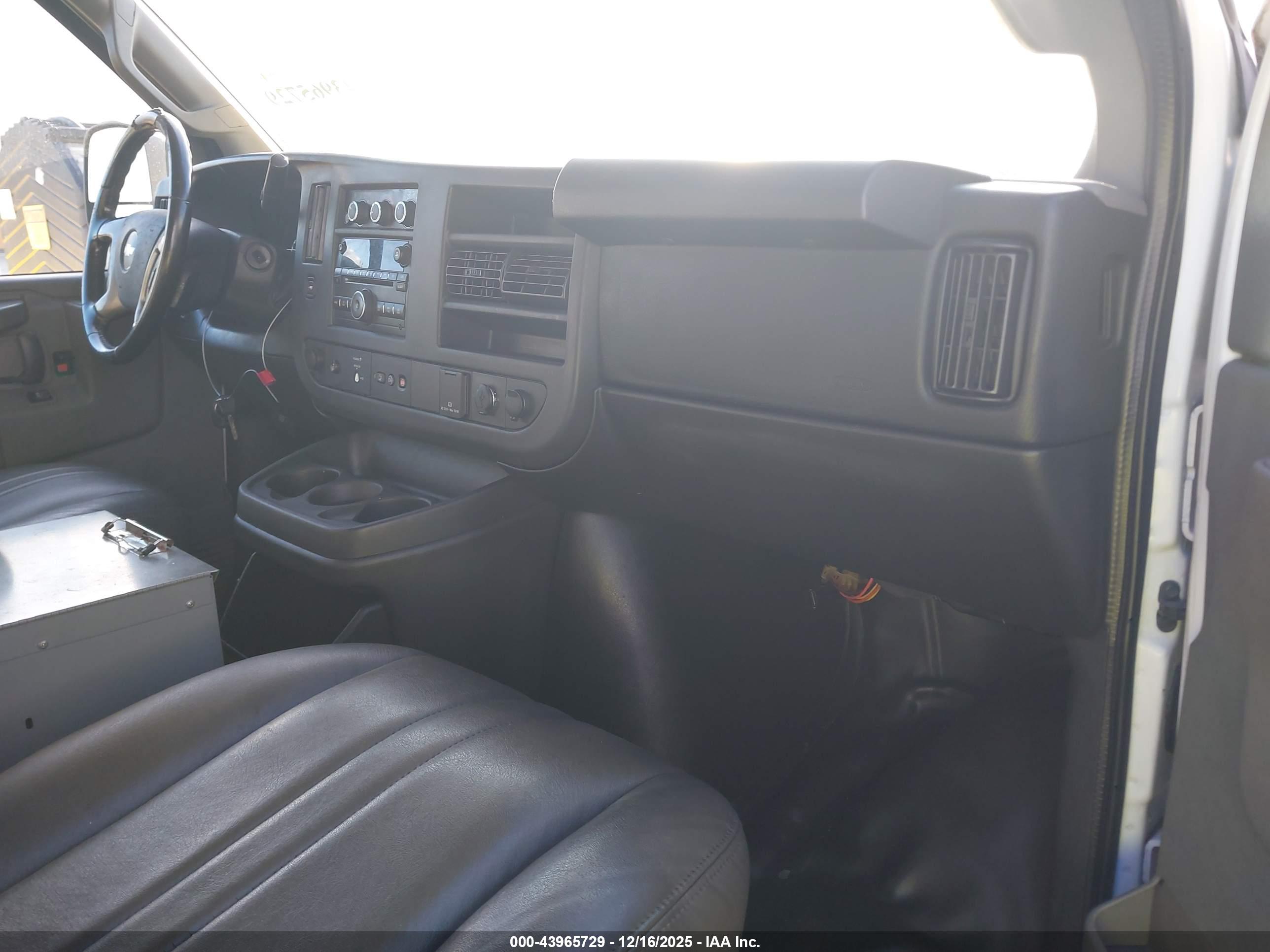 CHEVROLET EXPRESS image 5