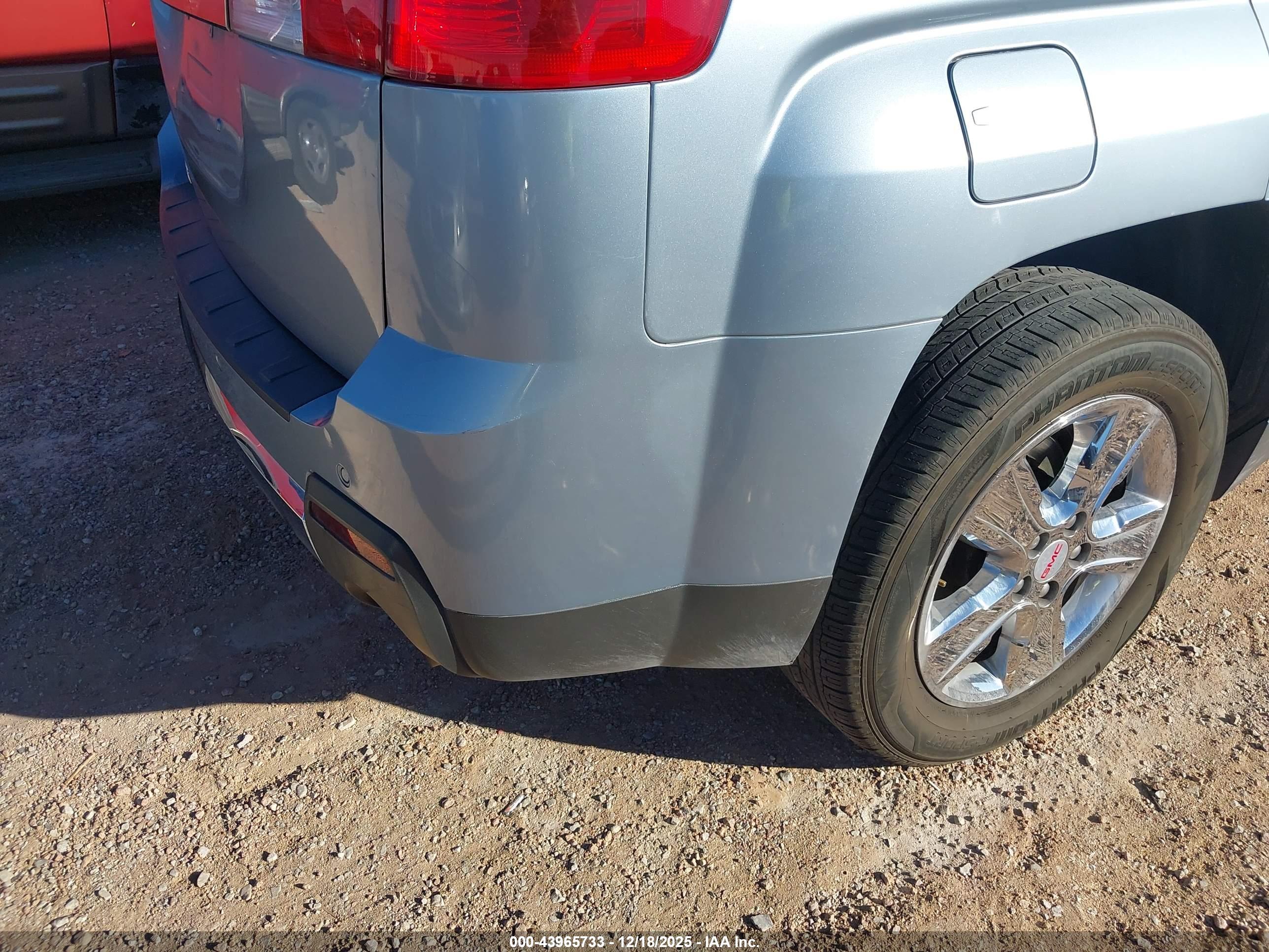 GMC TERRAIN image 6