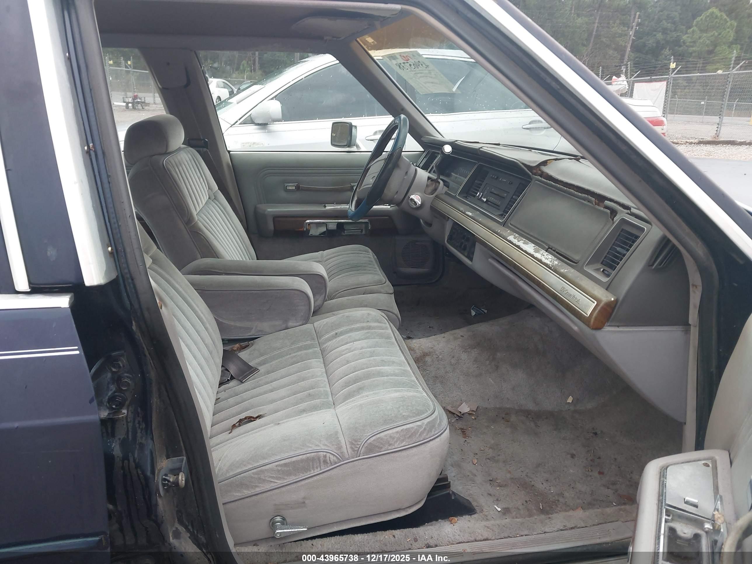 FORD CROWN image 5