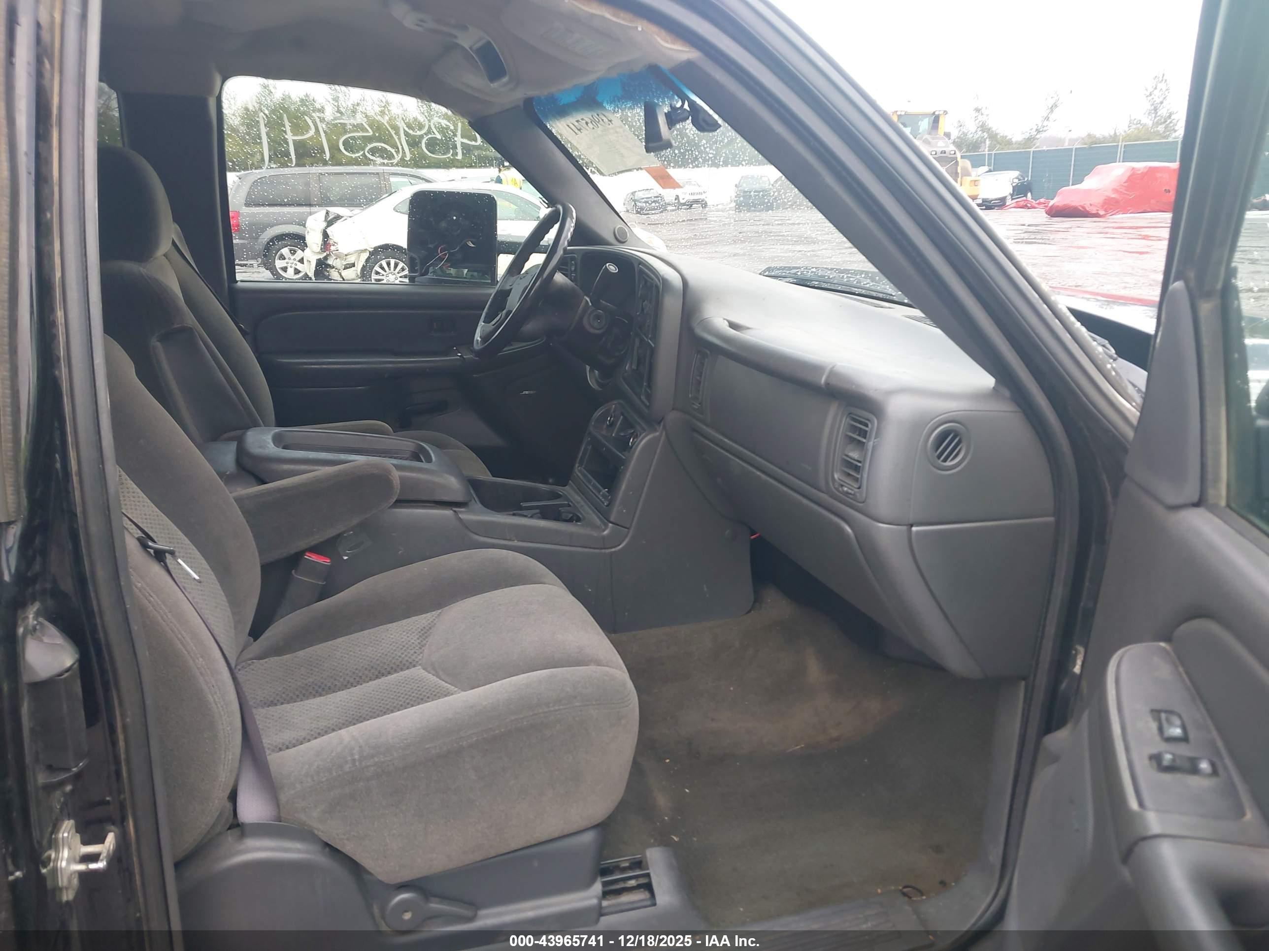 CHEVROLET SILVERADO image 5