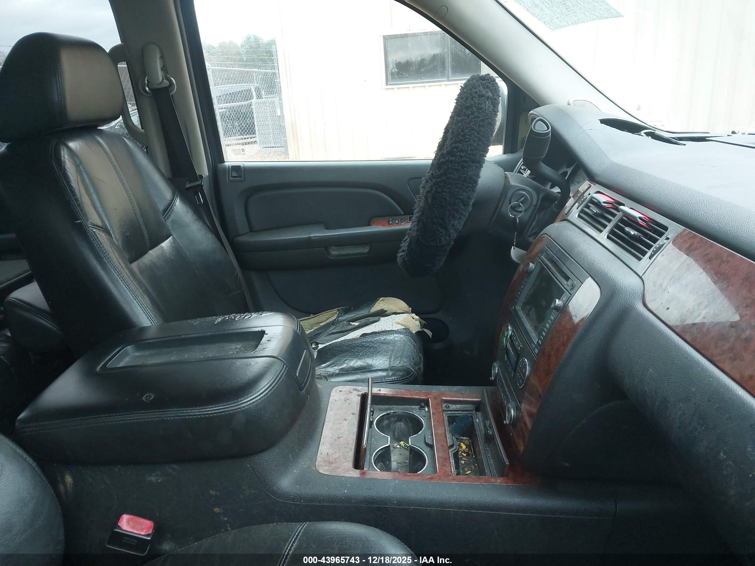 CHEVROLET TAHOE image 5