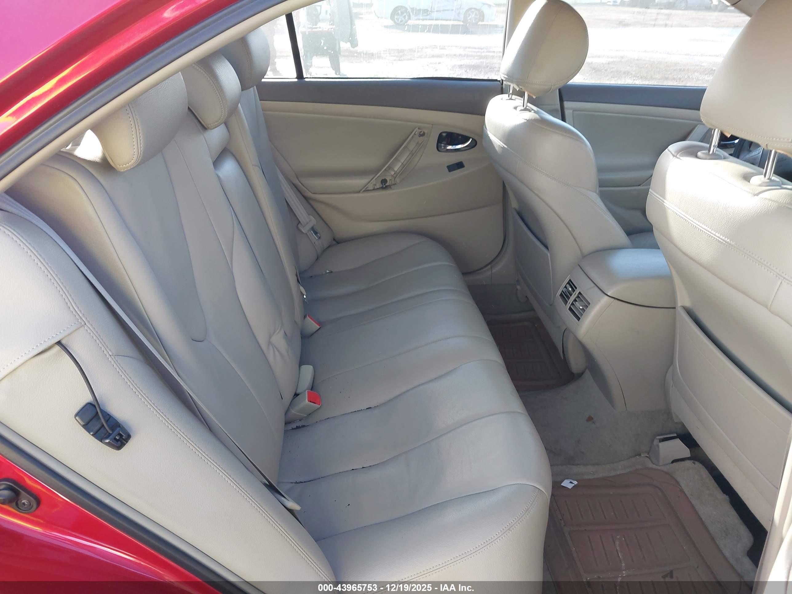TOYOTA CAMRY image 8