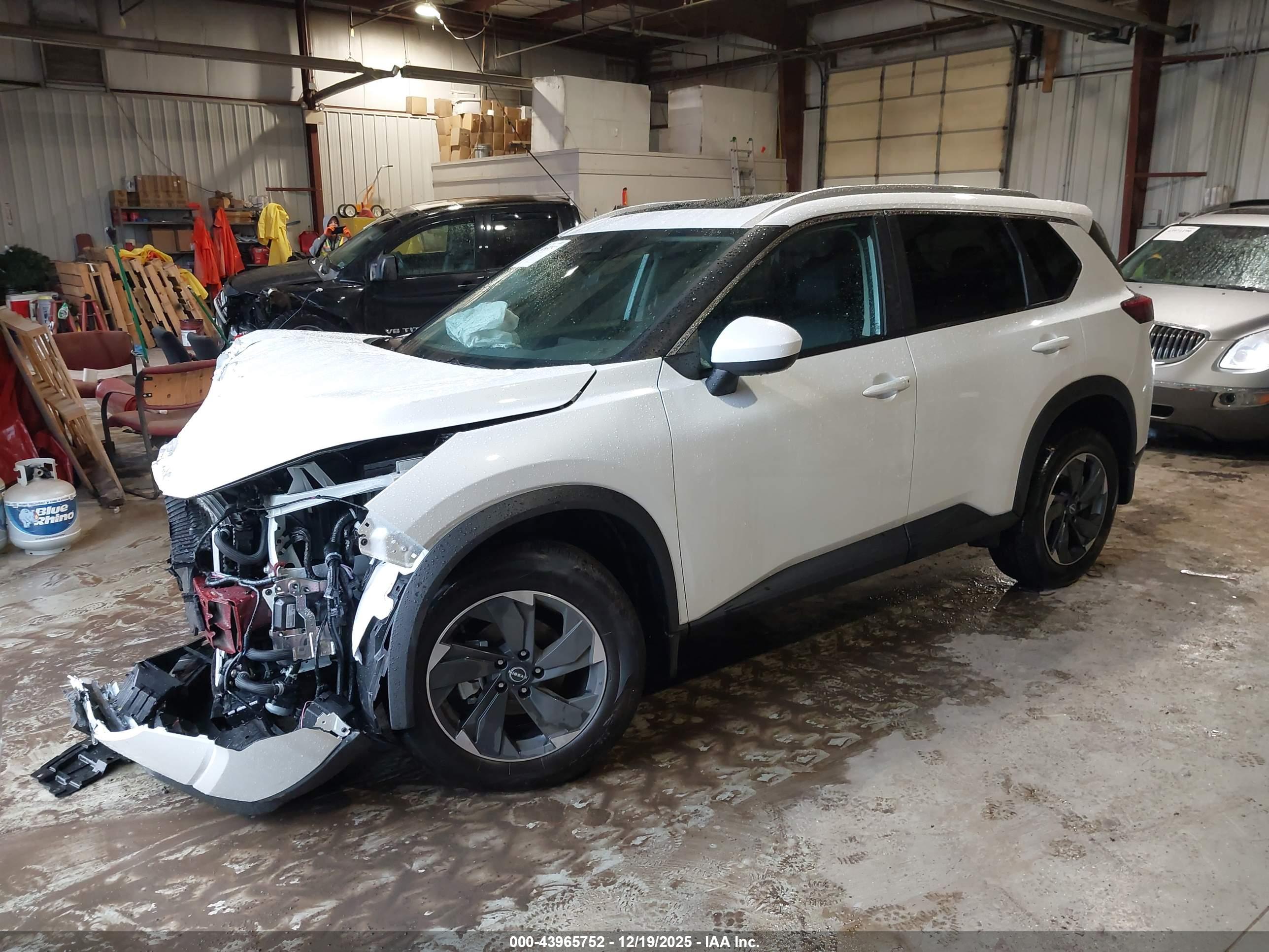 NISSAN ROGUE image 2