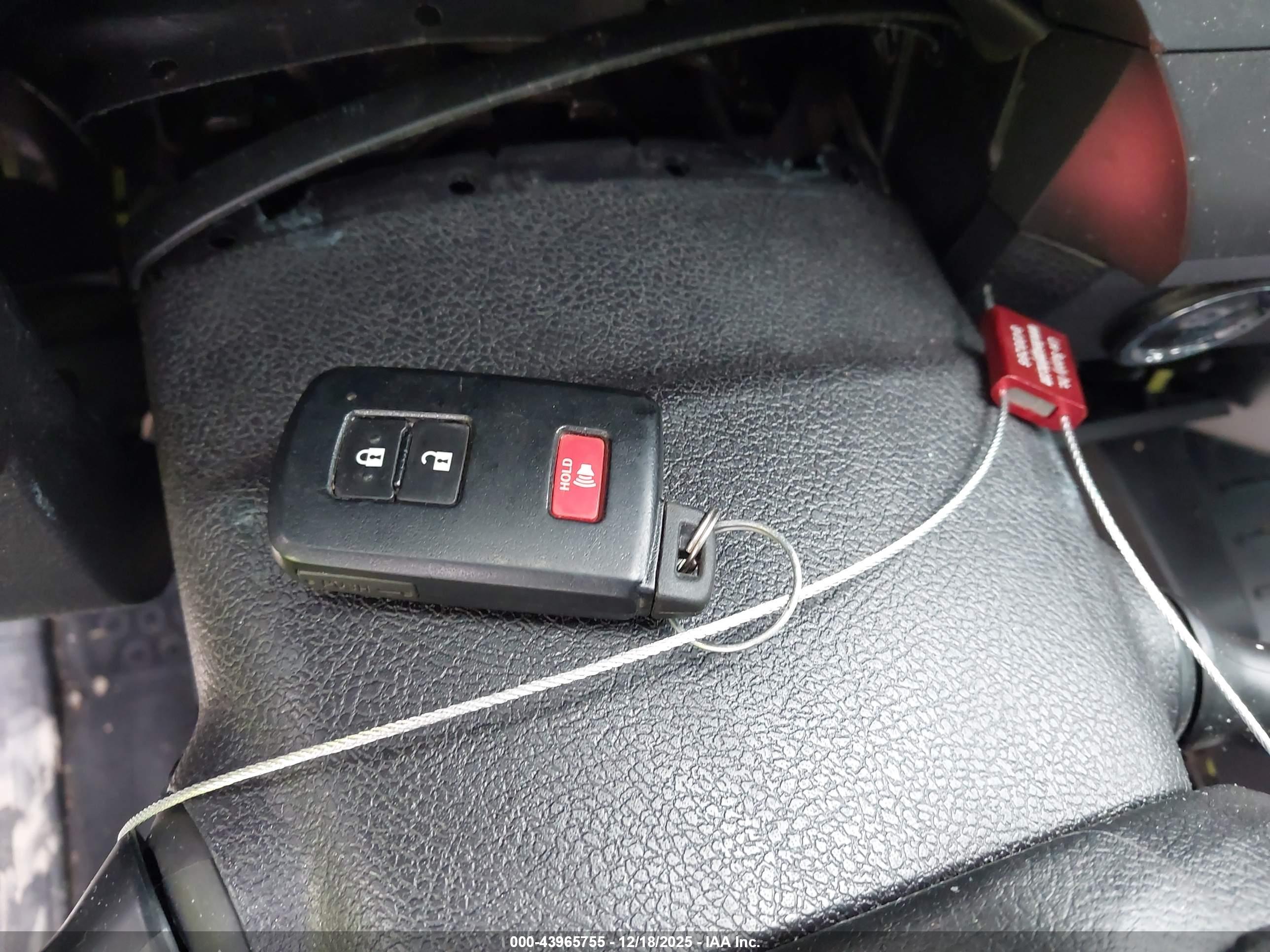 TOYOTA TUNDRA image 11