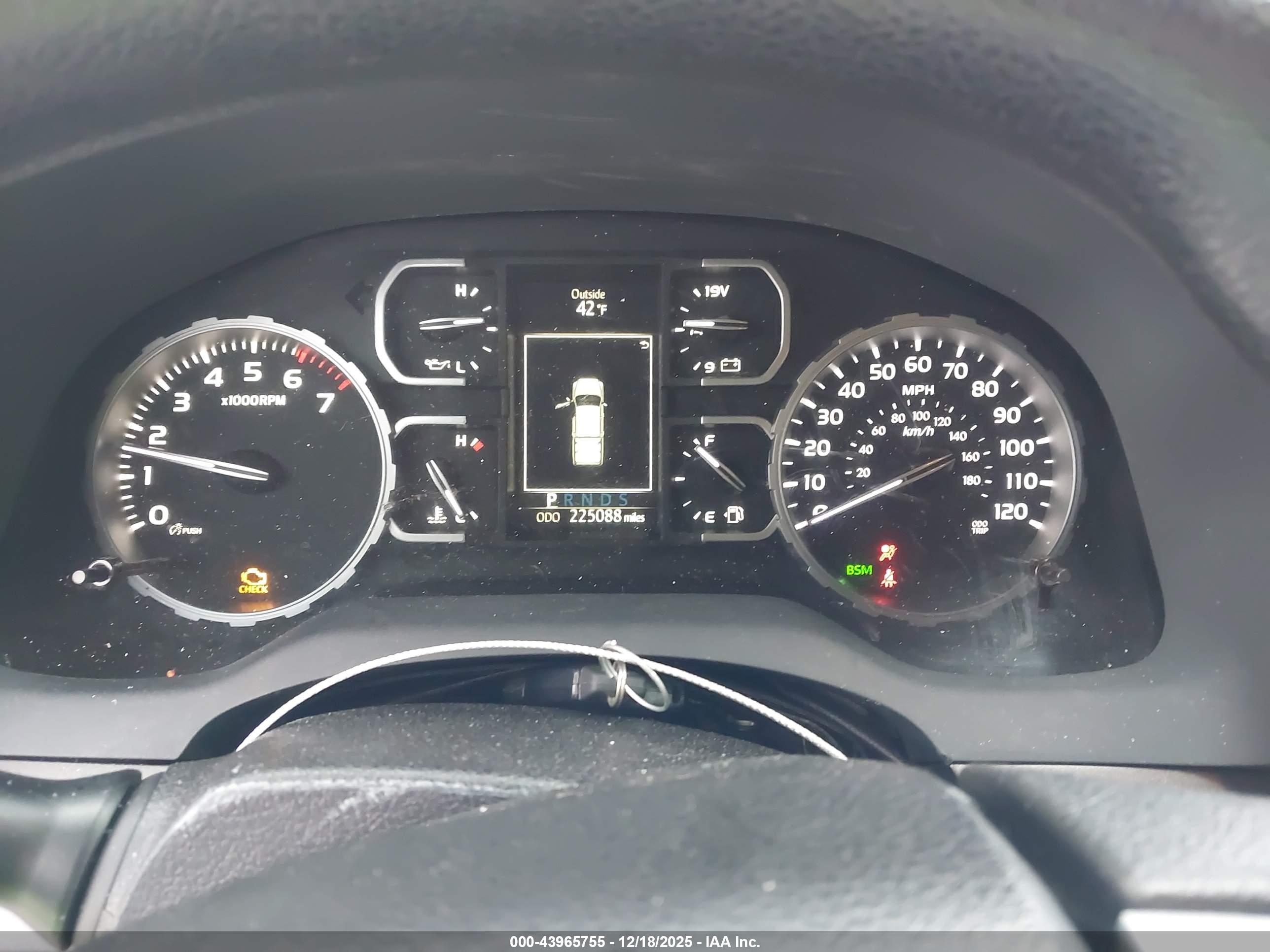 TOYOTA TUNDRA image 7