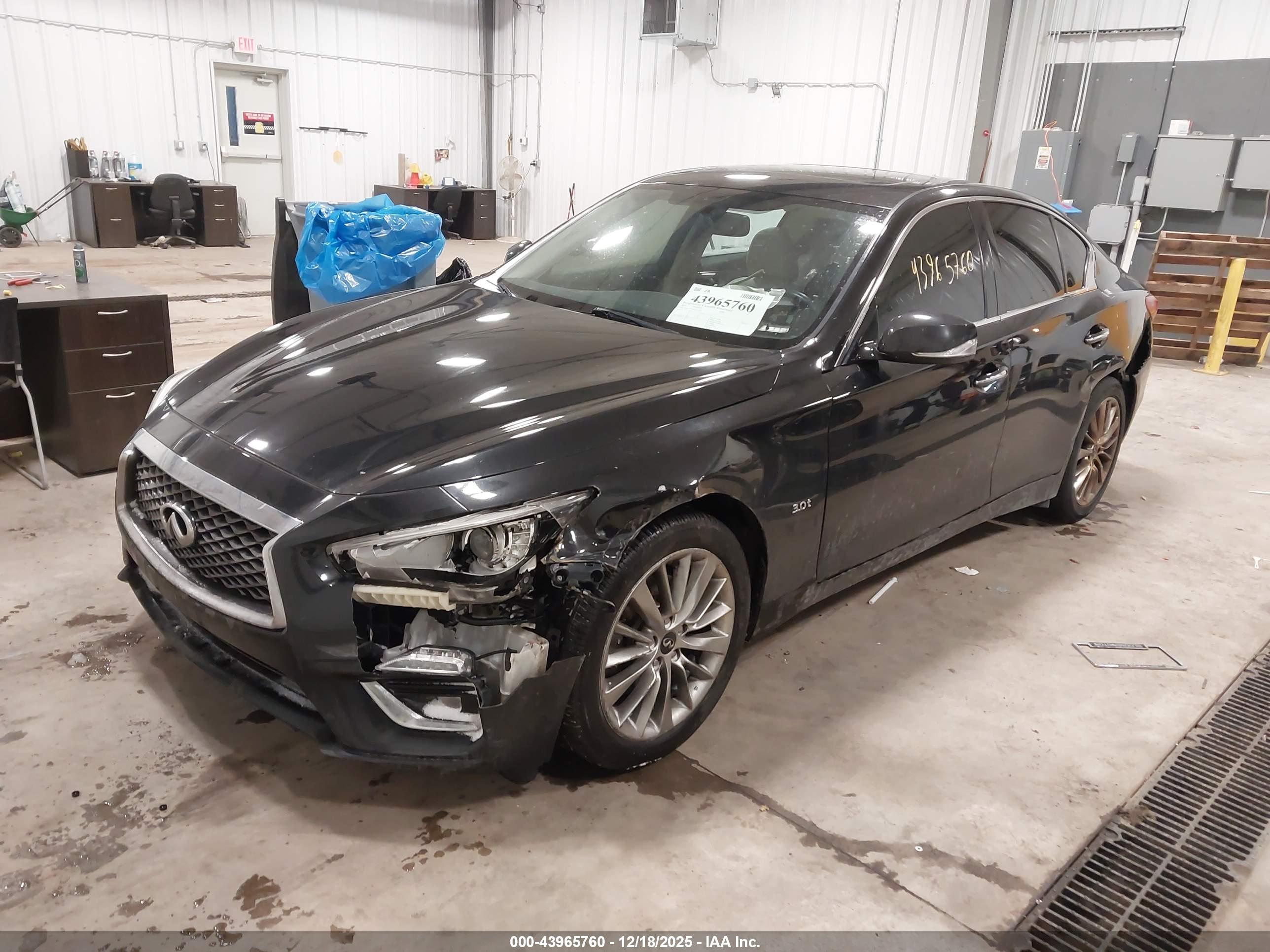INFINITI Q50 image 2