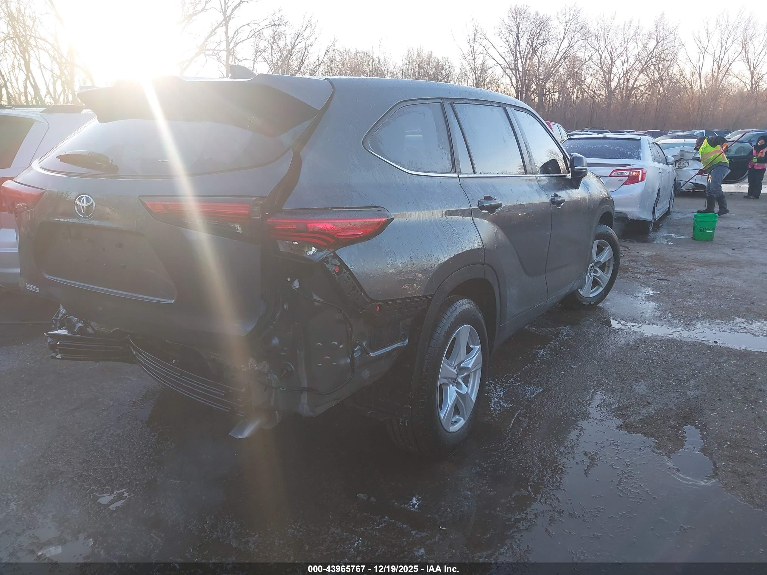 TOYOTA HIGHLANDER image 4