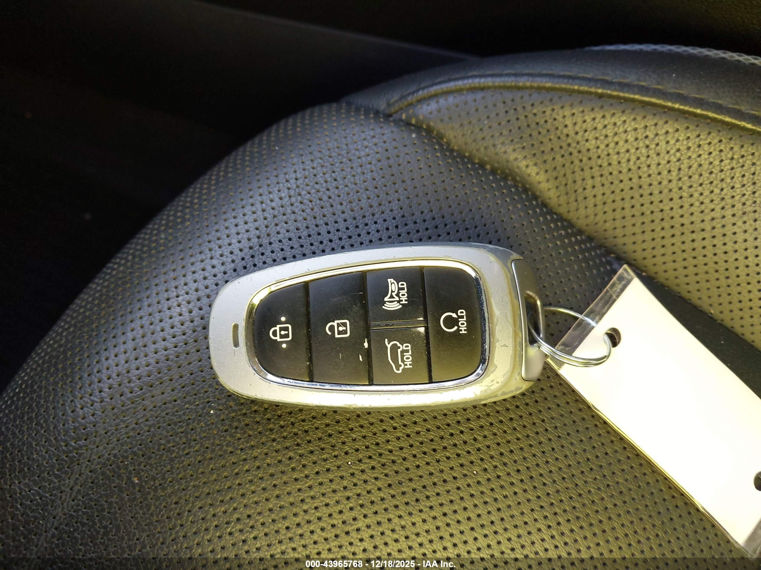 HYUNDAI TUCSON image 11