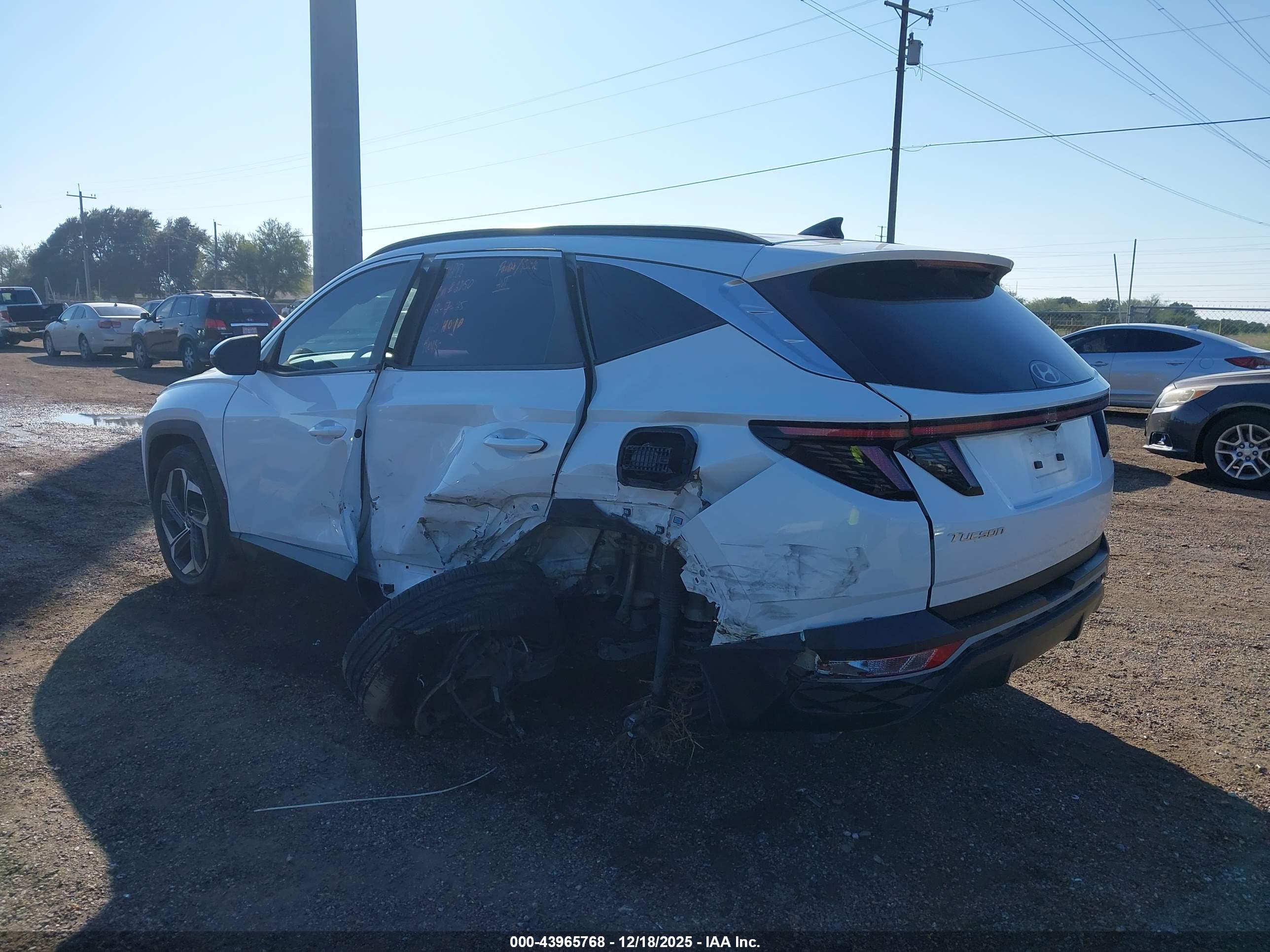 HYUNDAI TUCSON image 3