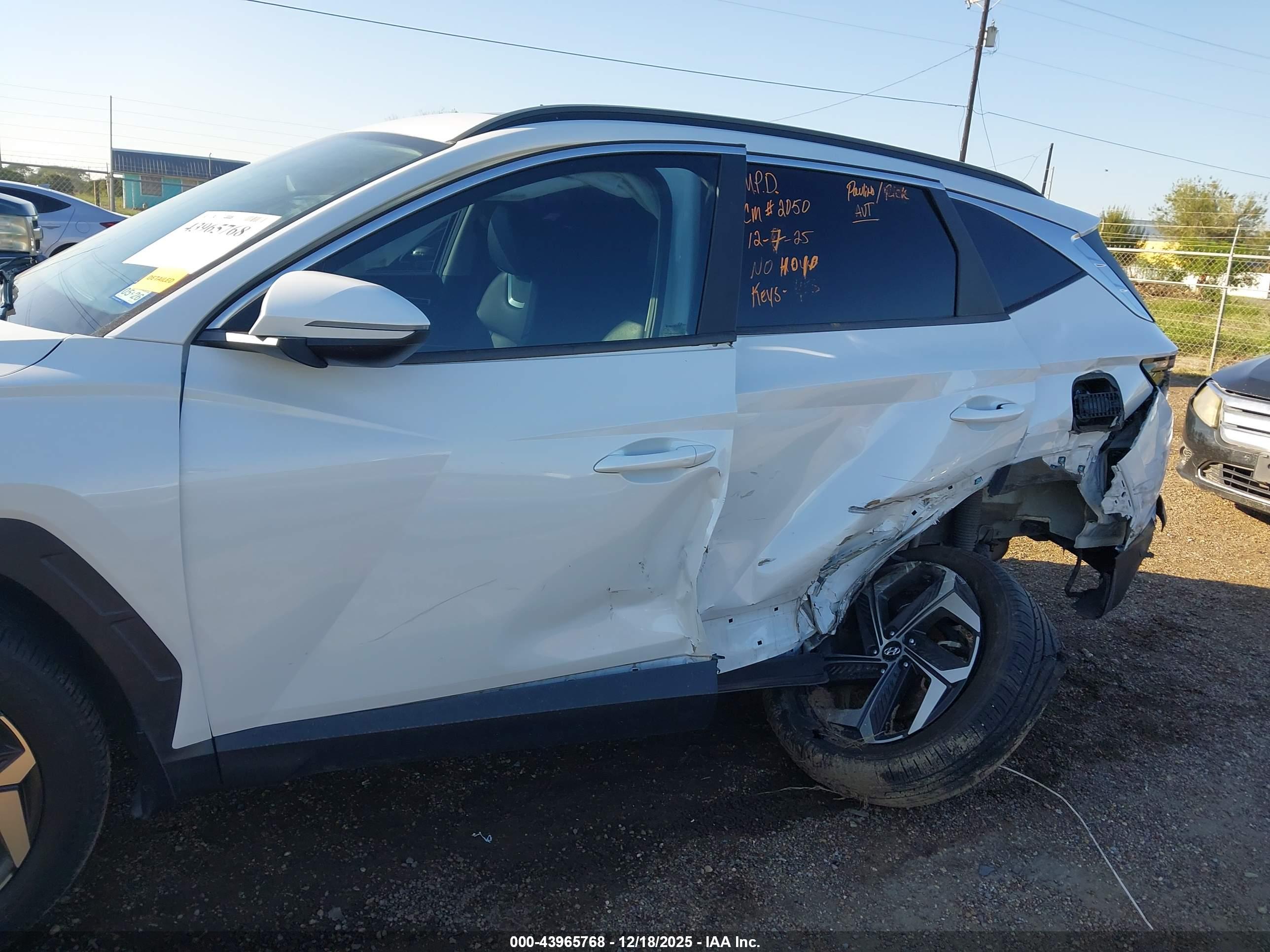 HYUNDAI TUCSON image 6