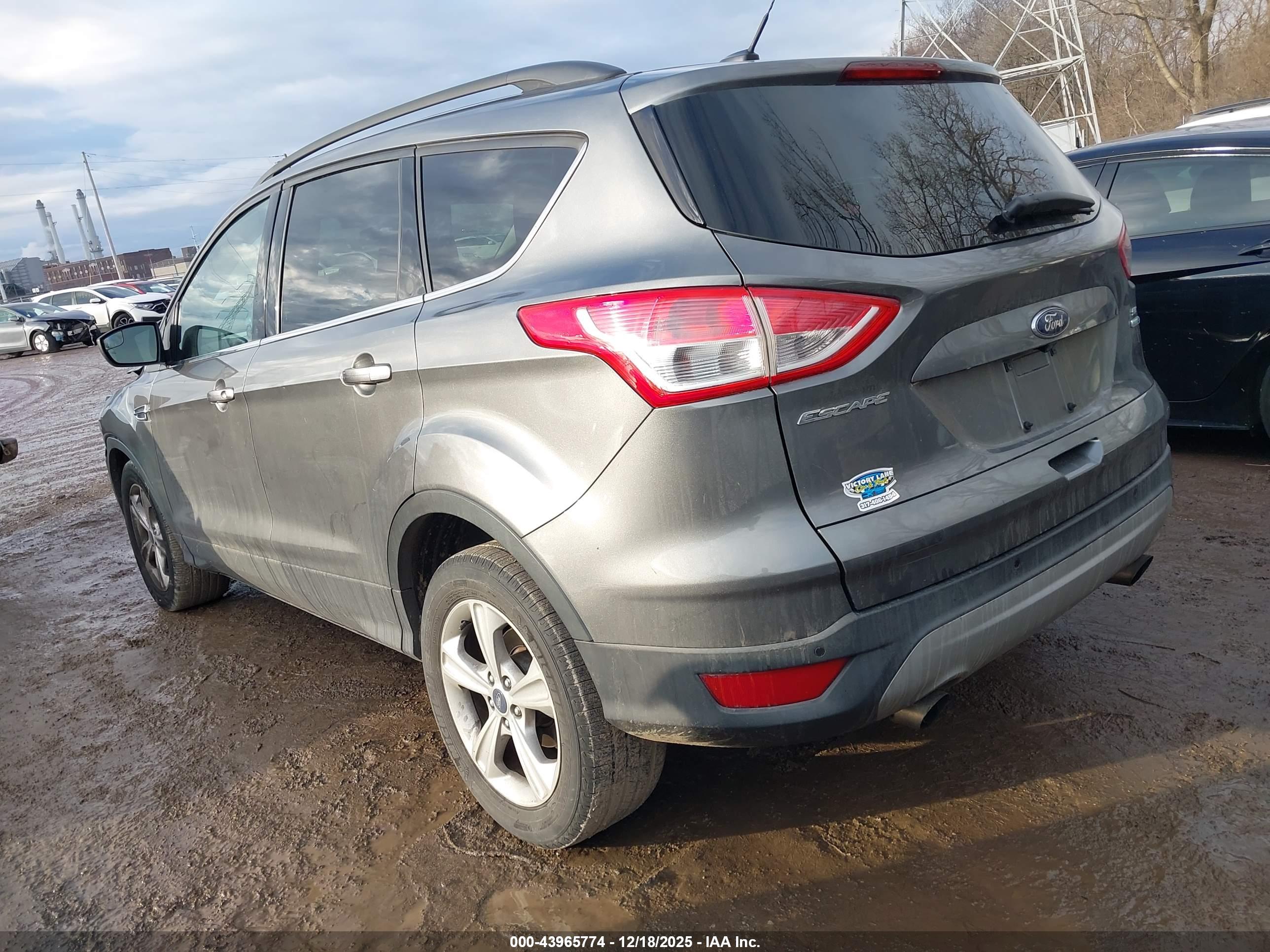 FORD ESCAPE image 3
