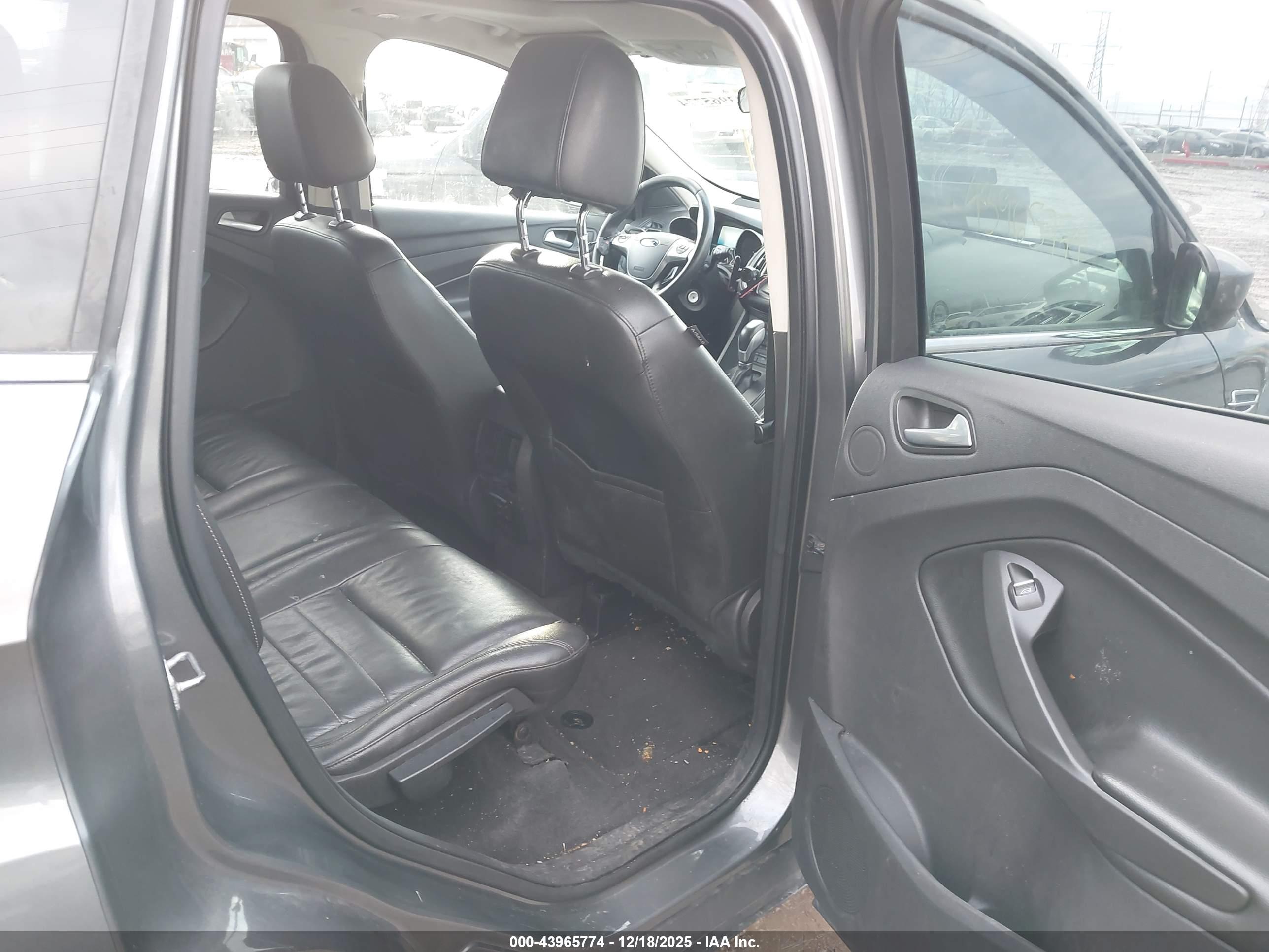 FORD ESCAPE image 8