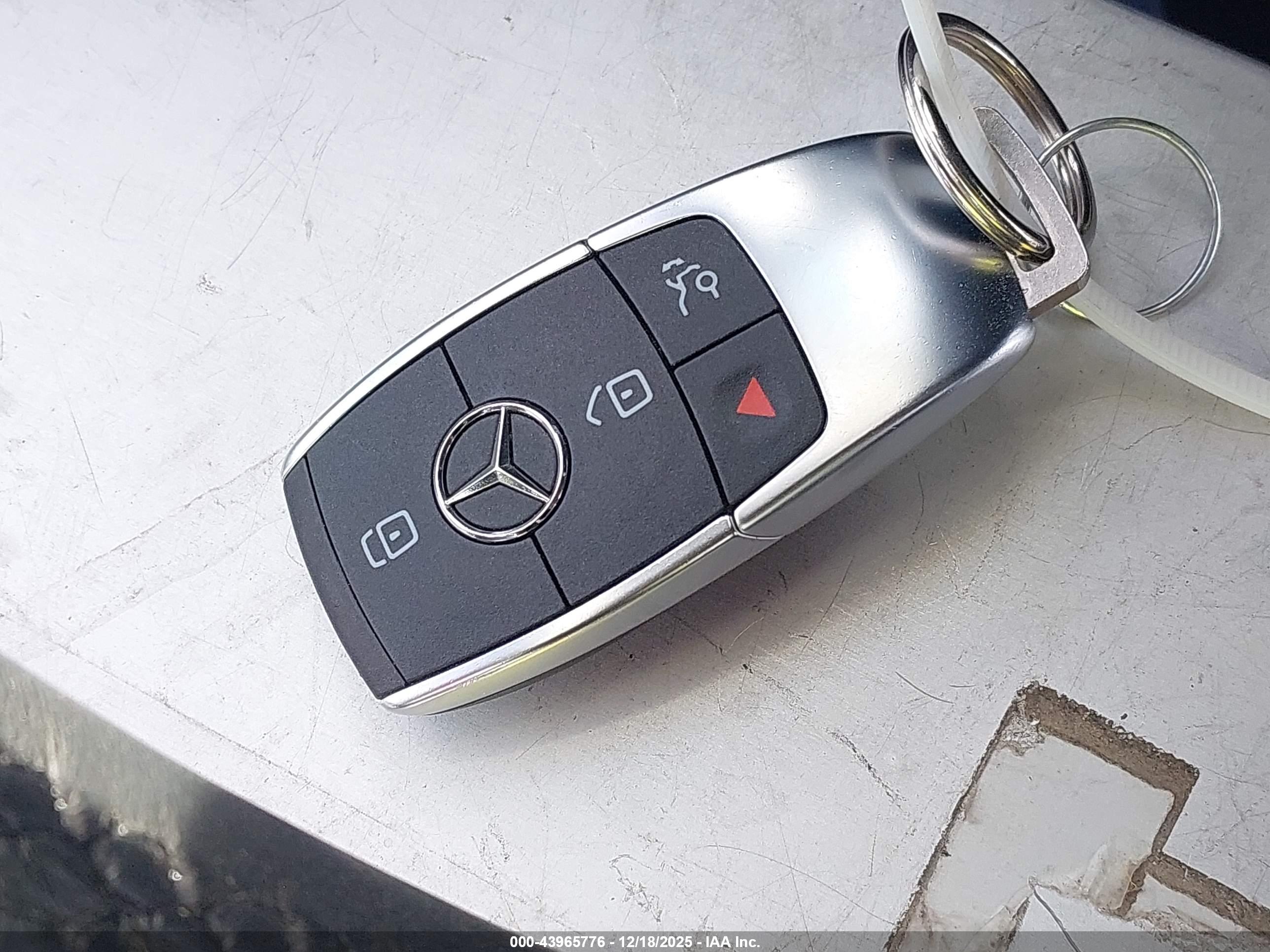 MERCEDES-BENZ GLA image 11