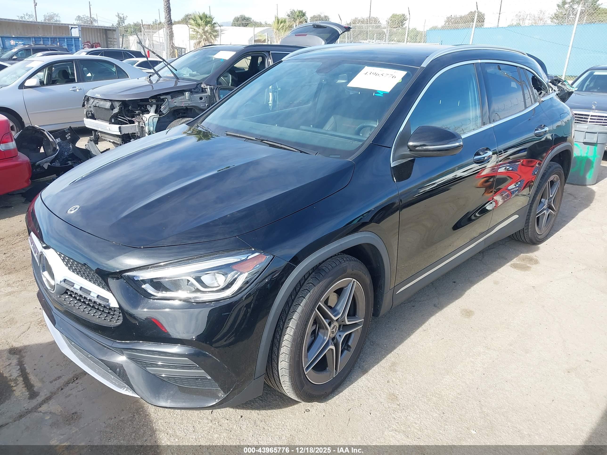 MERCEDES-BENZ GLA image 2