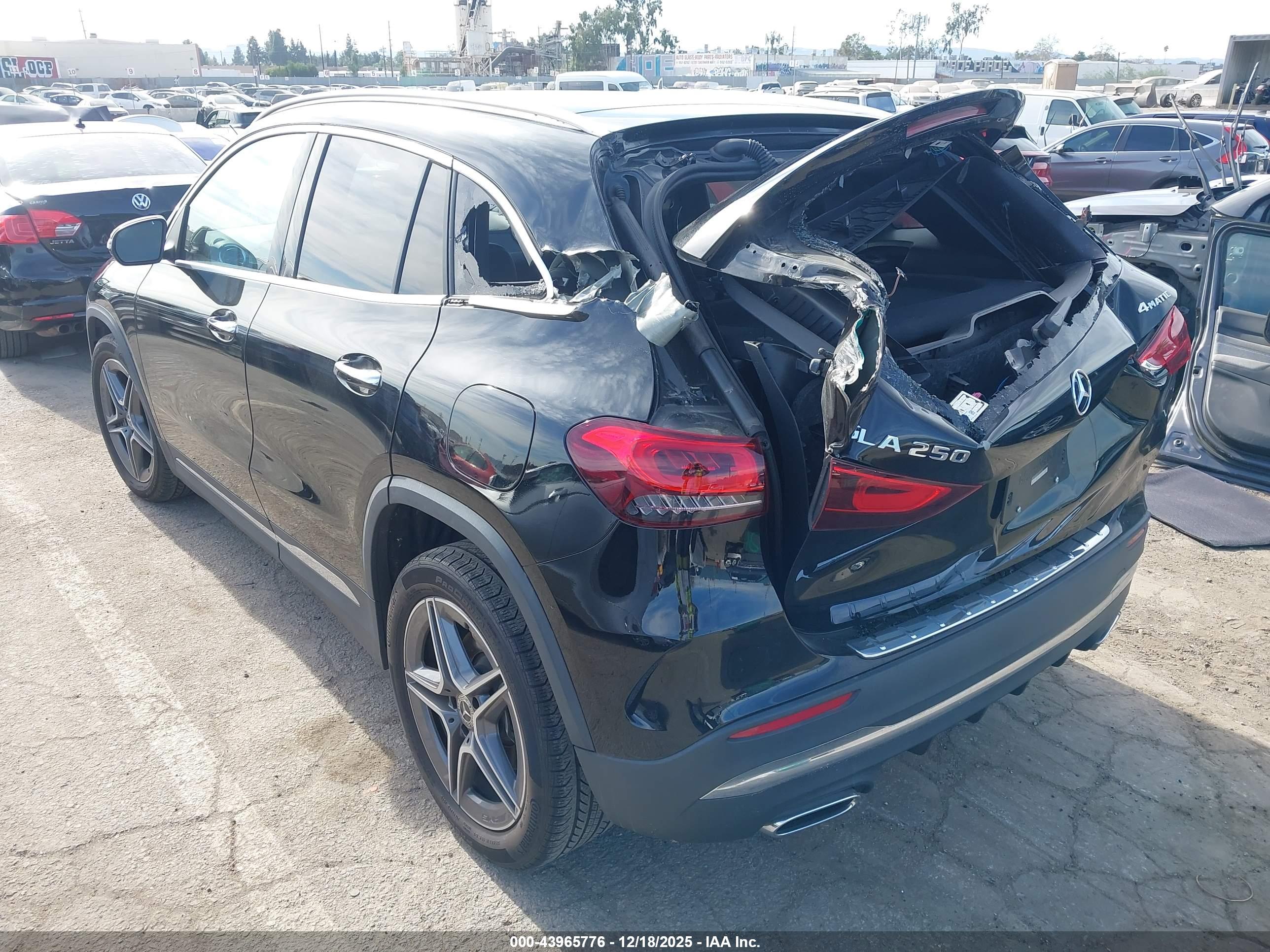 MERCEDES-BENZ GLA image 3