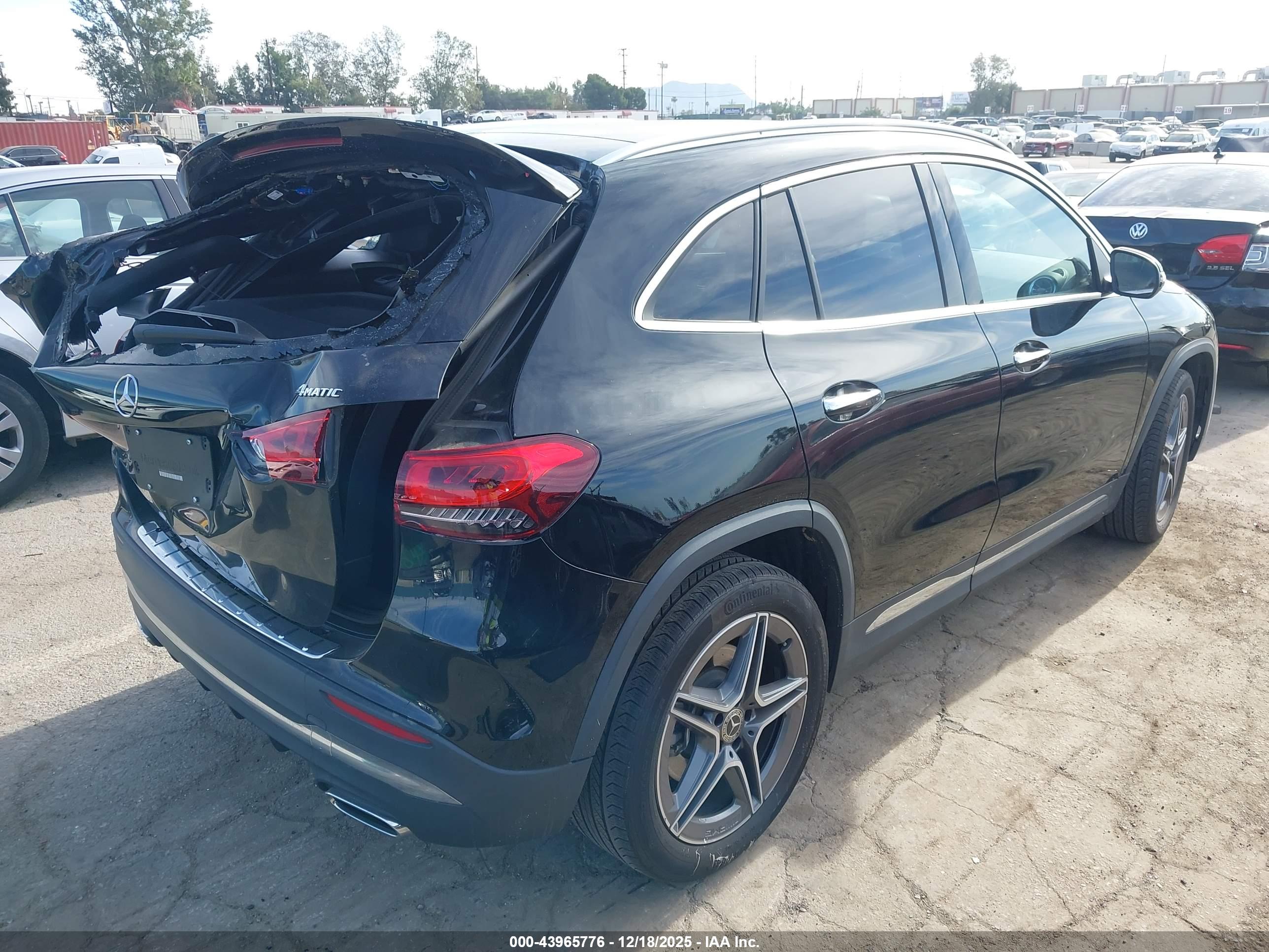 MERCEDES-BENZ GLA image 4