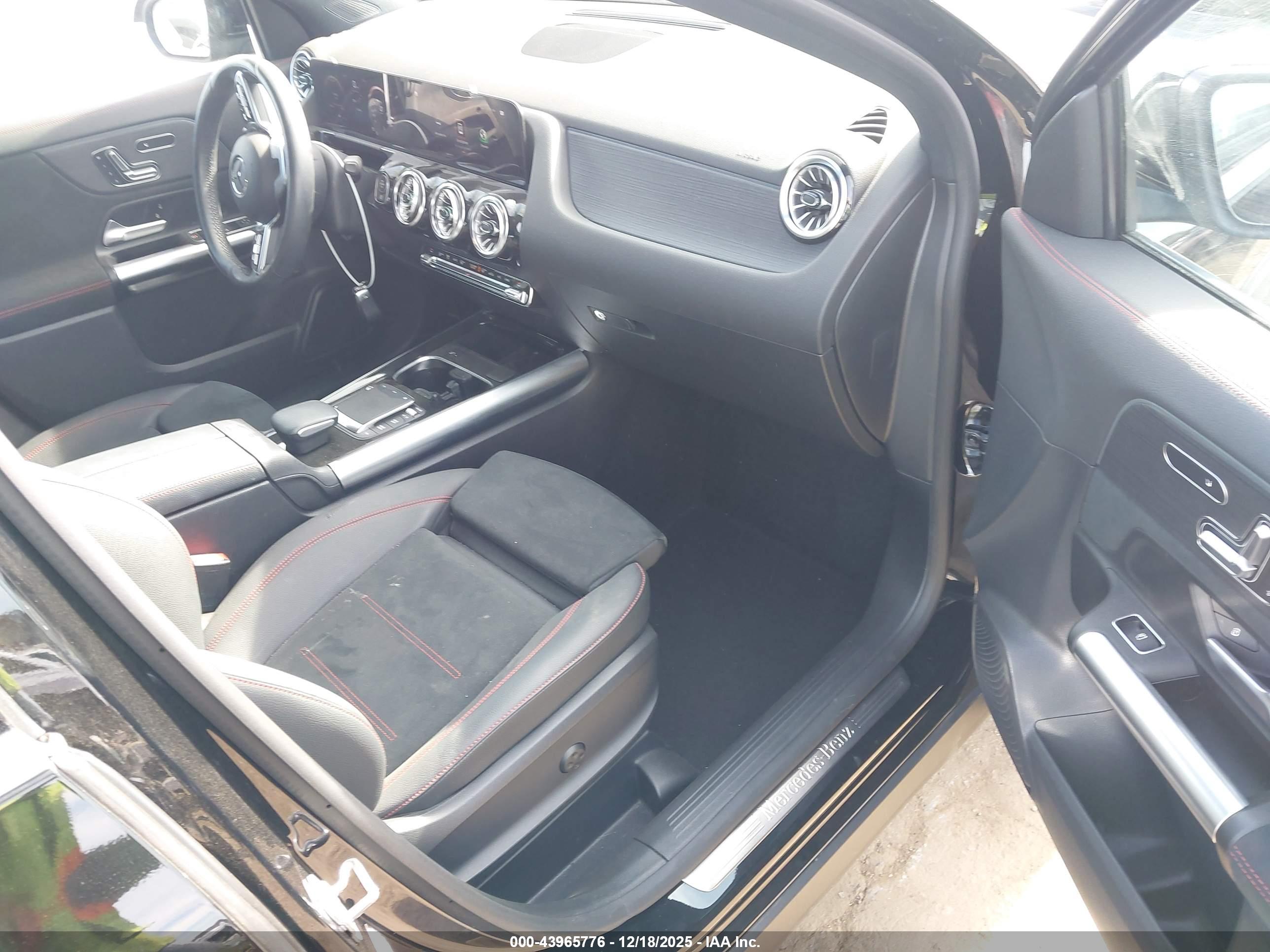 MERCEDES-BENZ GLA image 5
