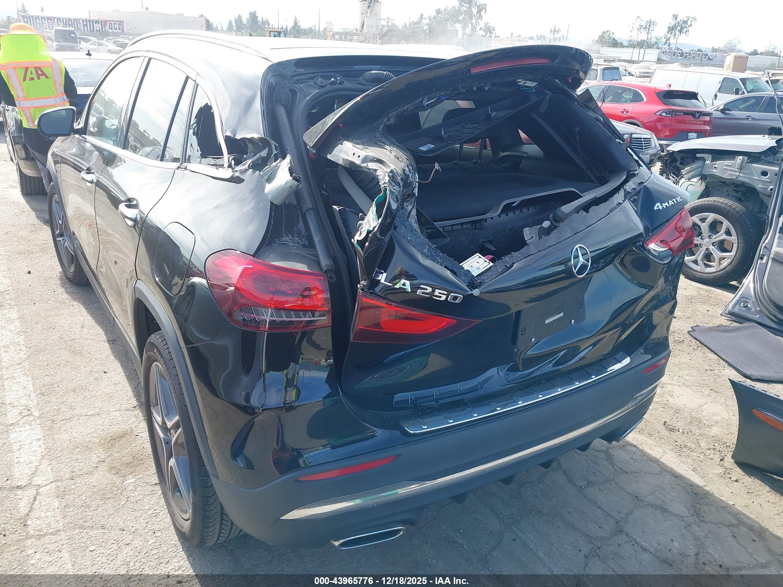 MERCEDES-BENZ GLA image 6
