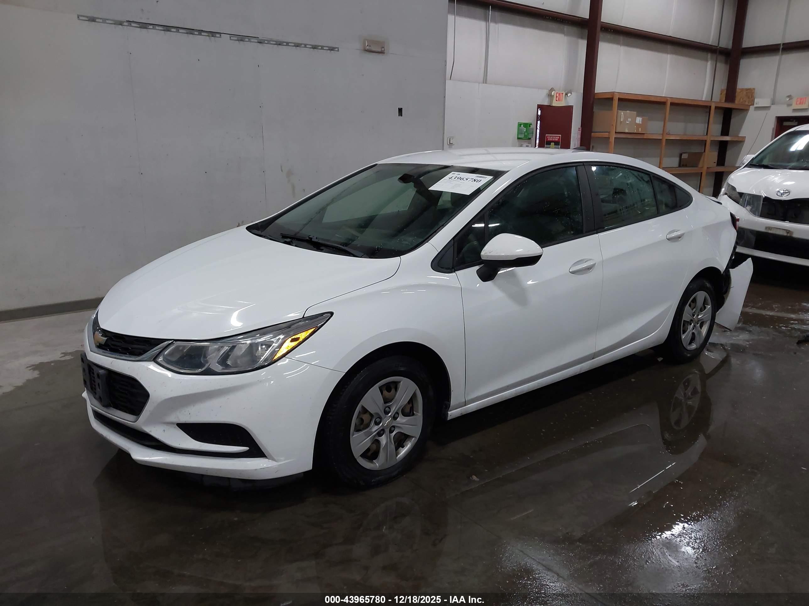 CHEVROLET CRUZE image 2
