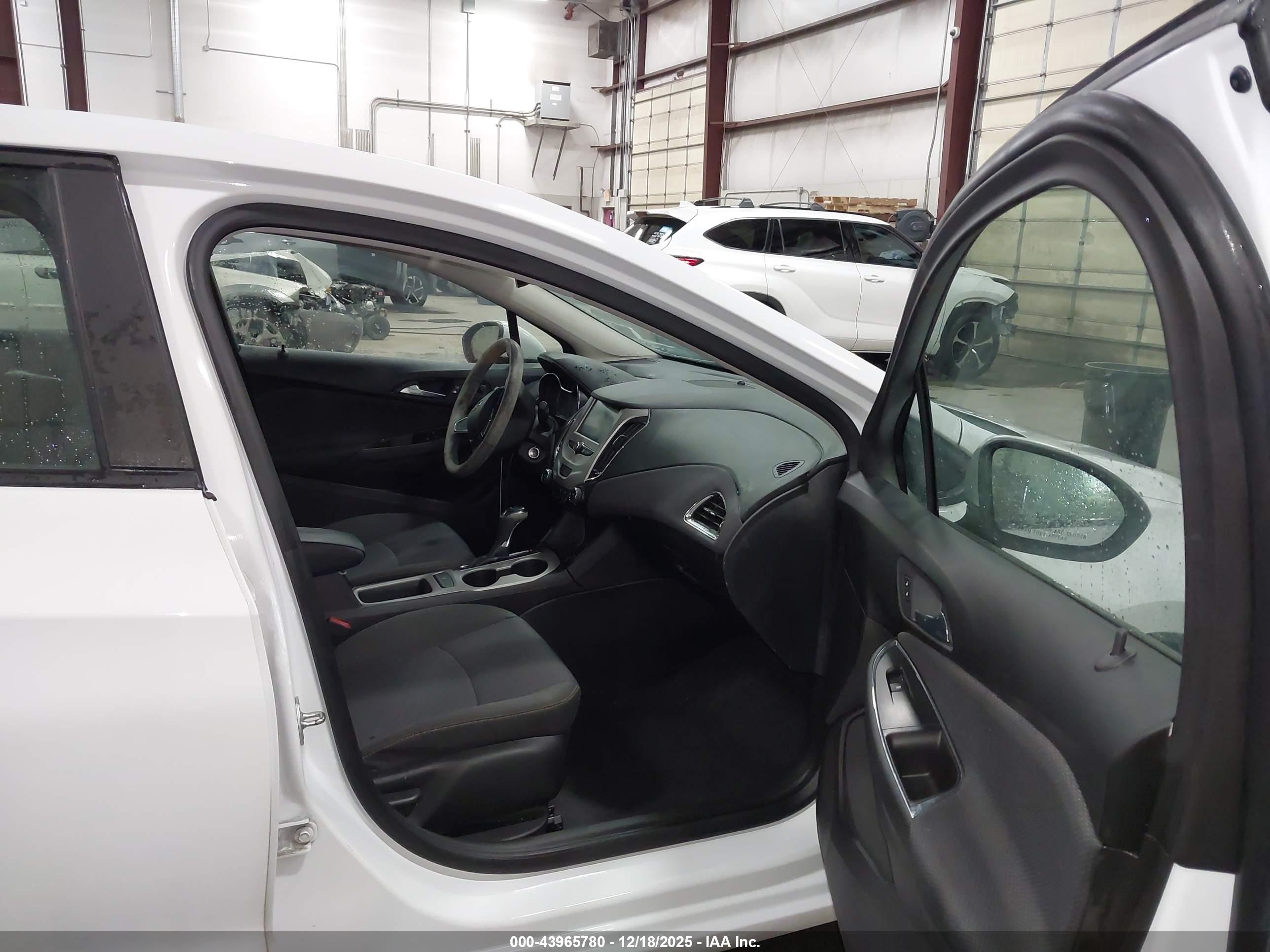 CHEVROLET CRUZE image 5