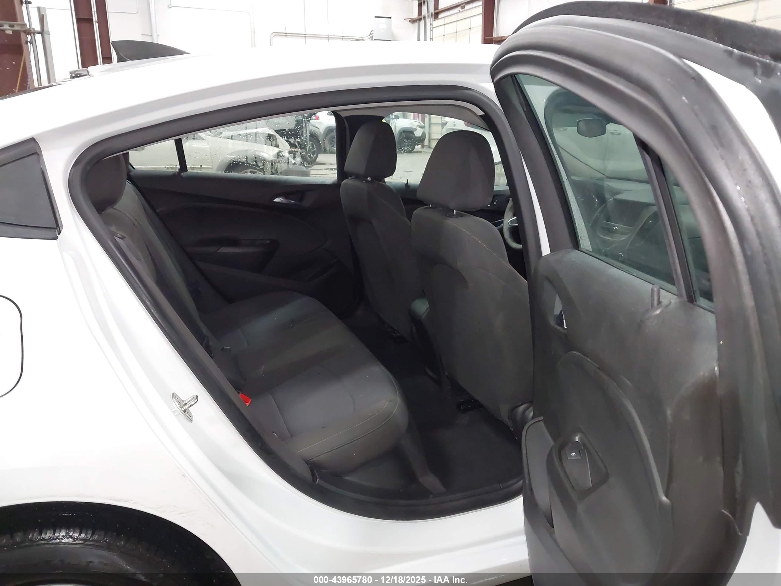 CHEVROLET CRUZE image 8