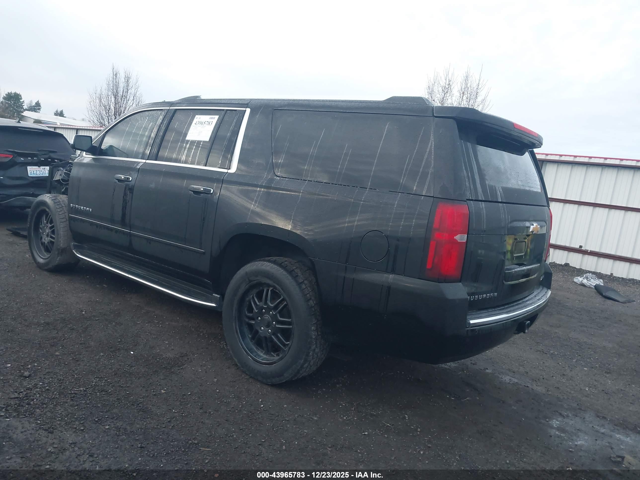 CHEVROLET SUBURBAN image 3