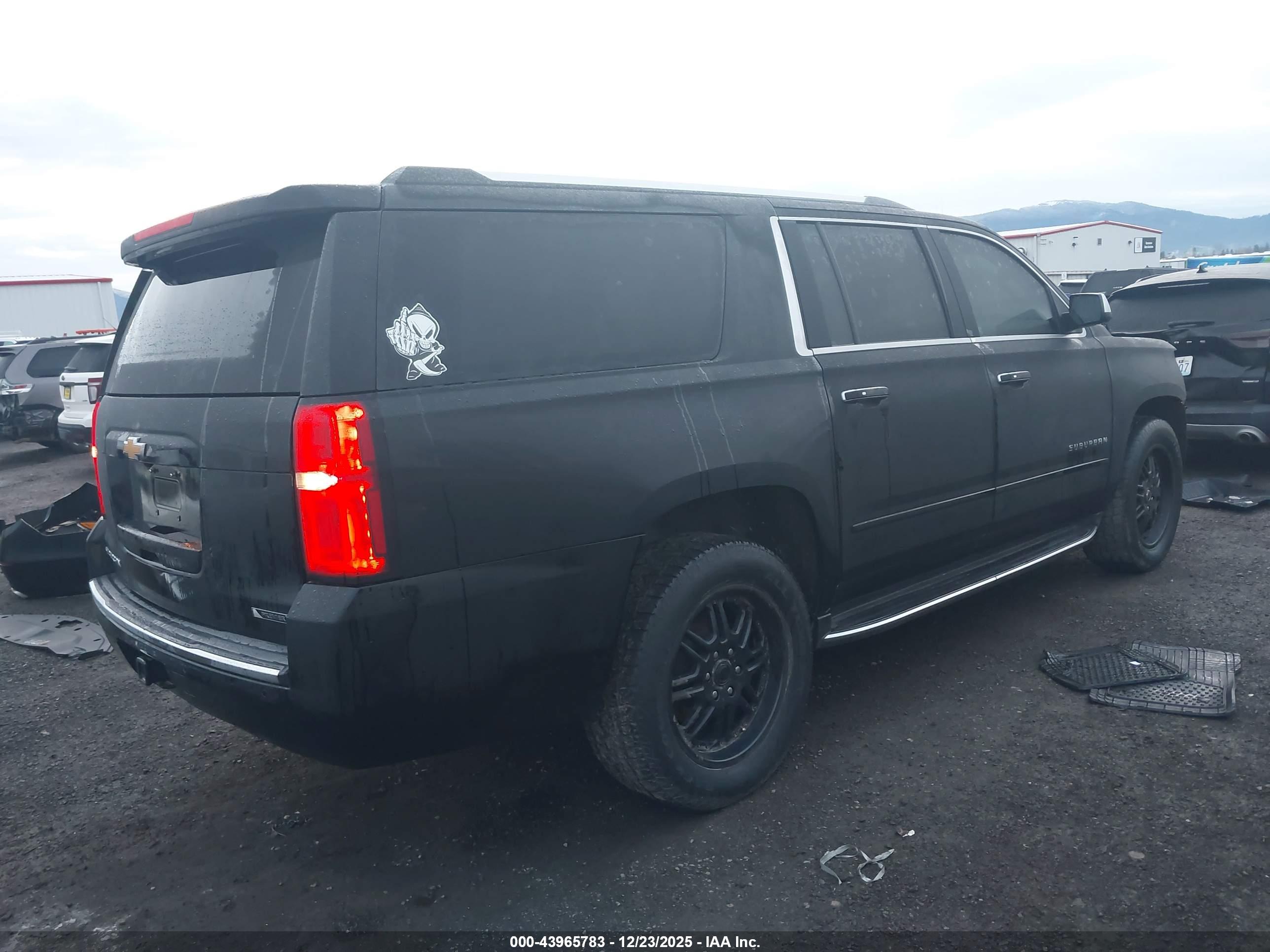 CHEVROLET SUBURBAN image 4