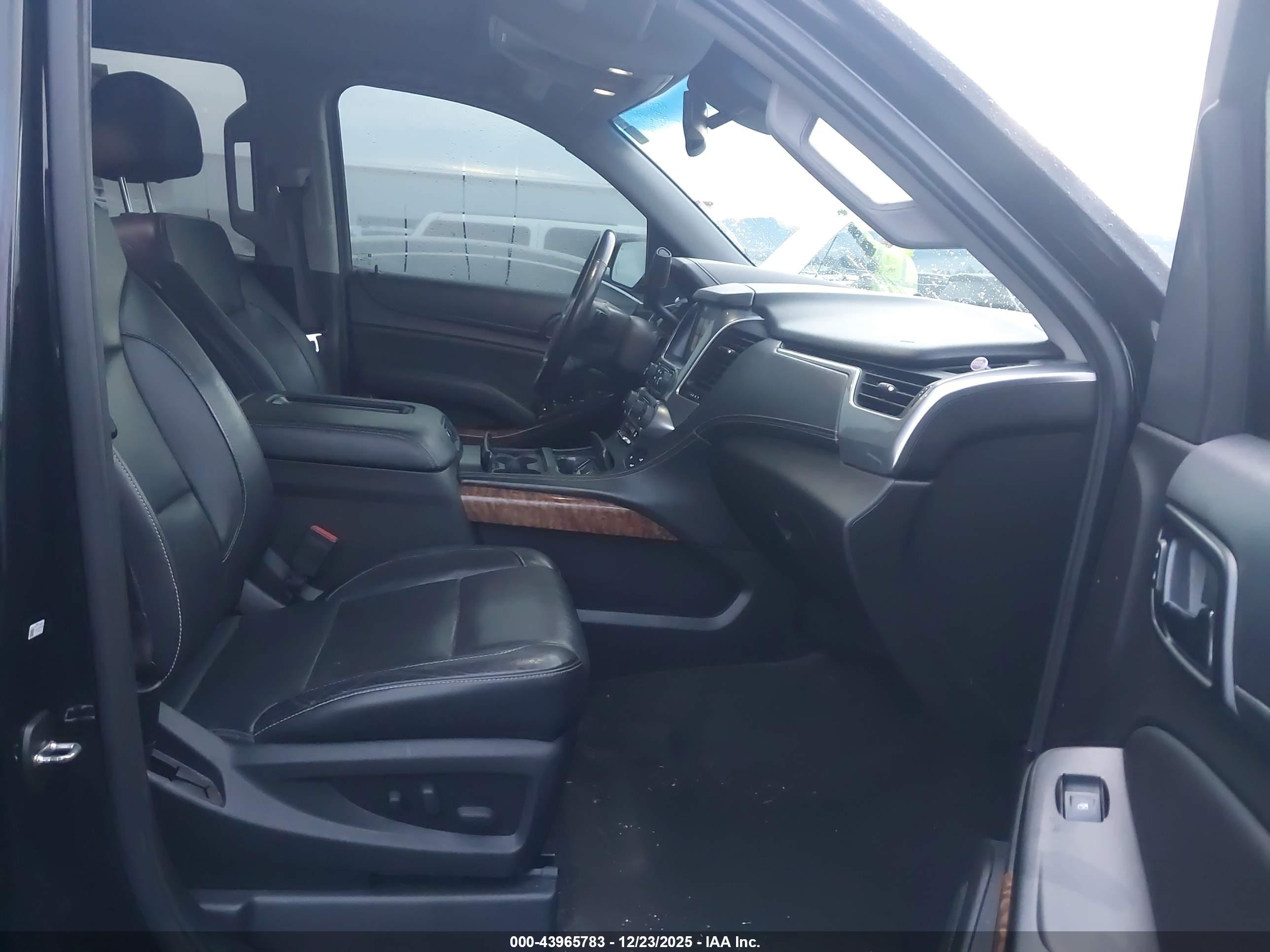 CHEVROLET SUBURBAN image 5