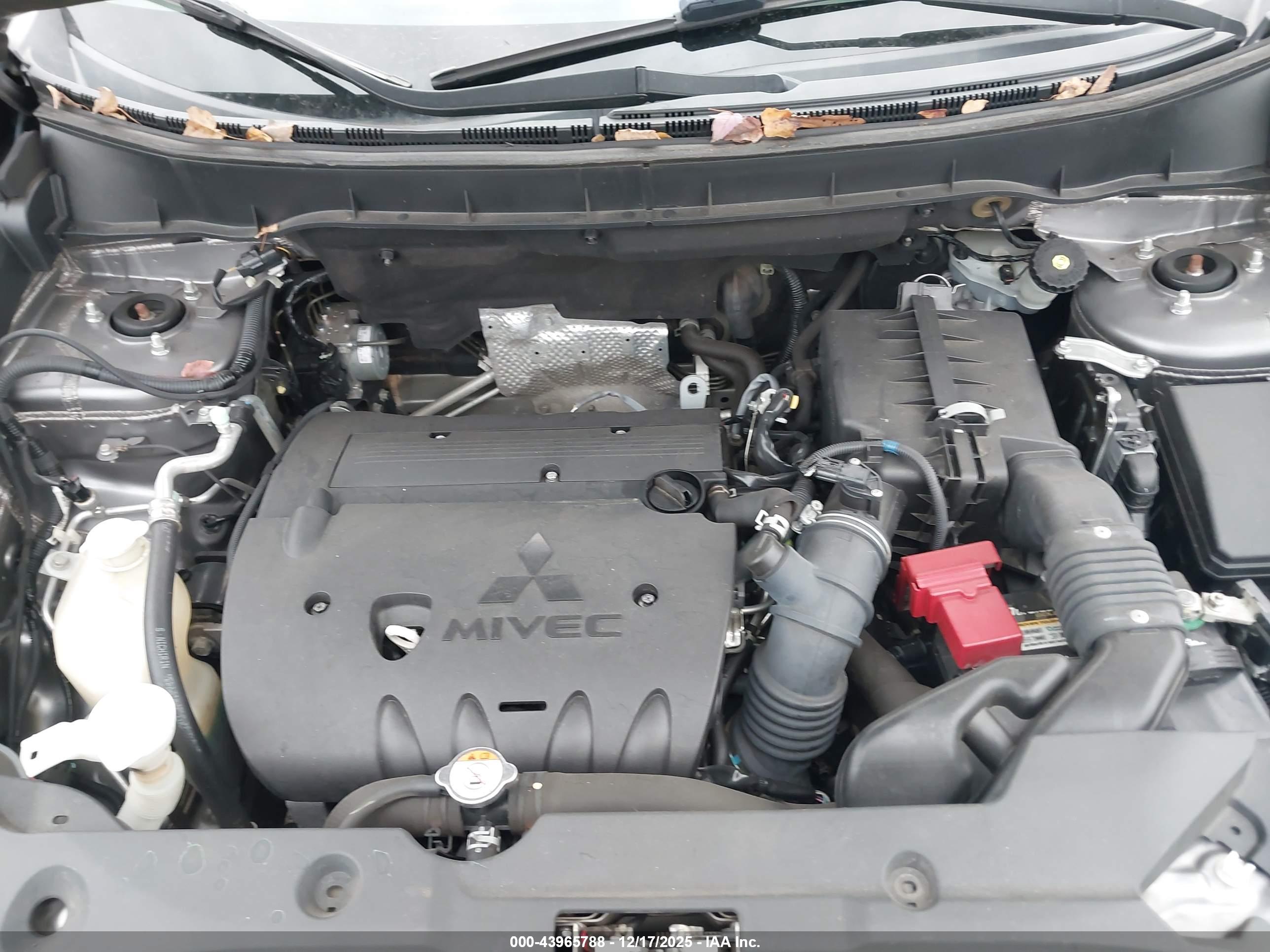 MITSUBISHI OUTLANDER image 10