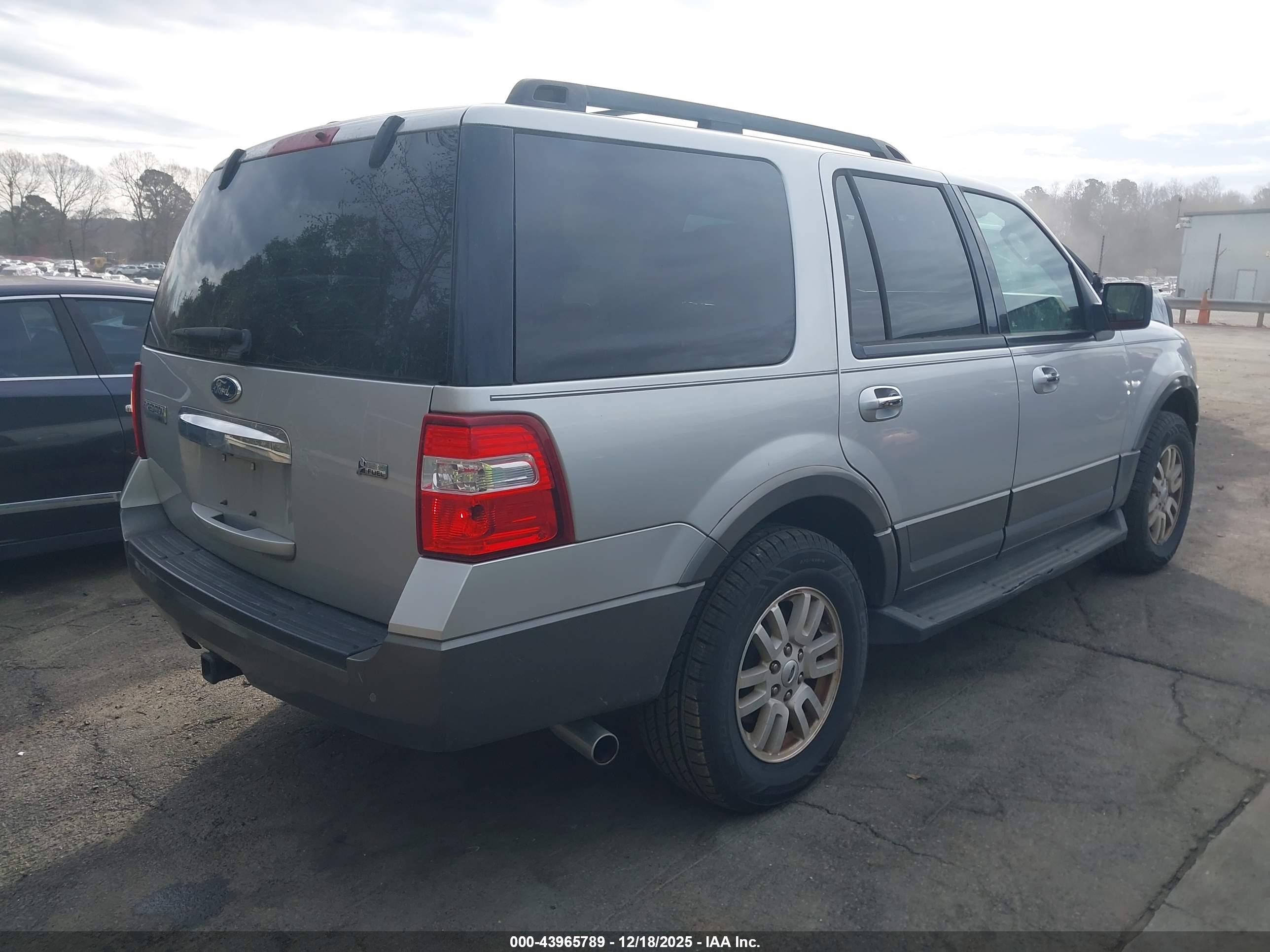 FORD EXPEDITION image 4