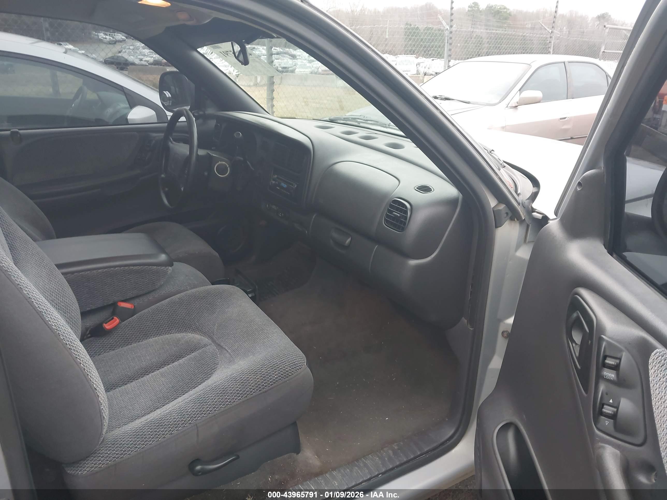 DODGE DAKOTA image 5