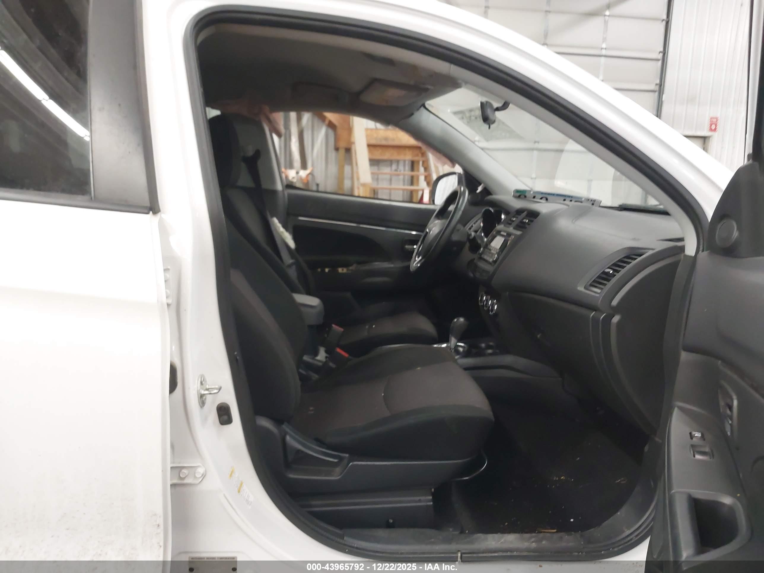 MITSUBISHI OUTLANDER image 5