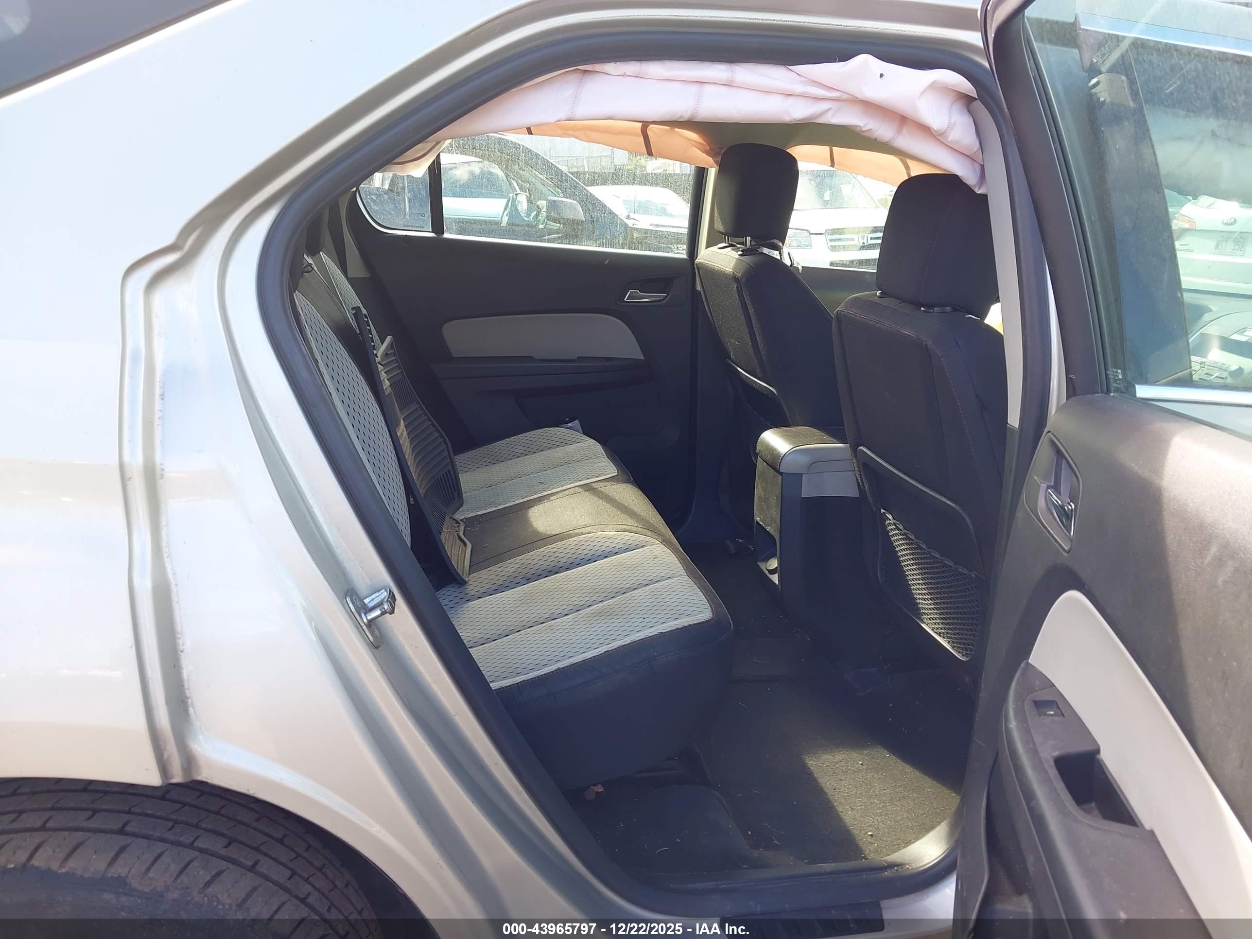 CHEVROLET EQUINOX image 8