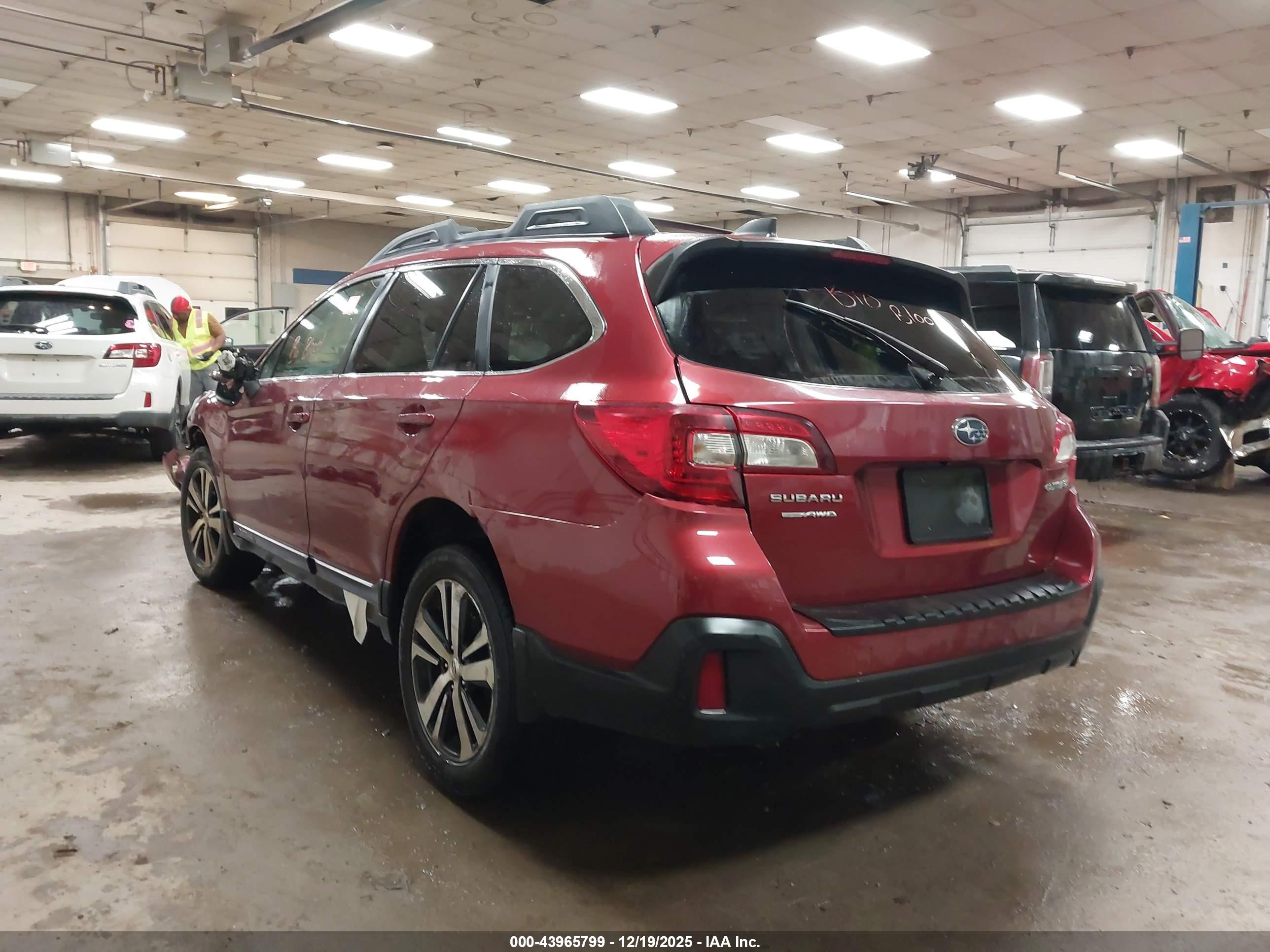 SUBARU OUTBACK image 3