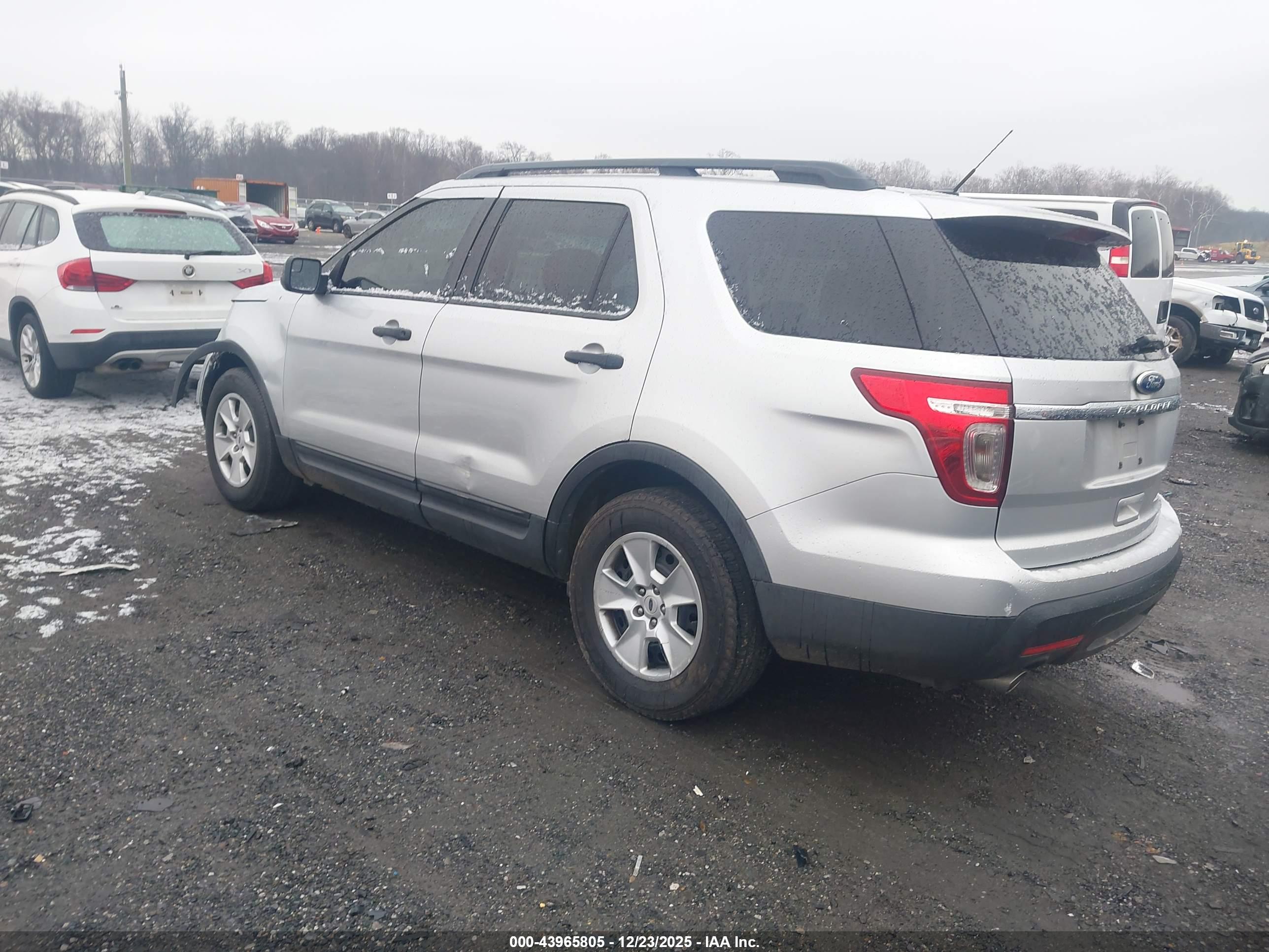 FORD EXPLORER image 3