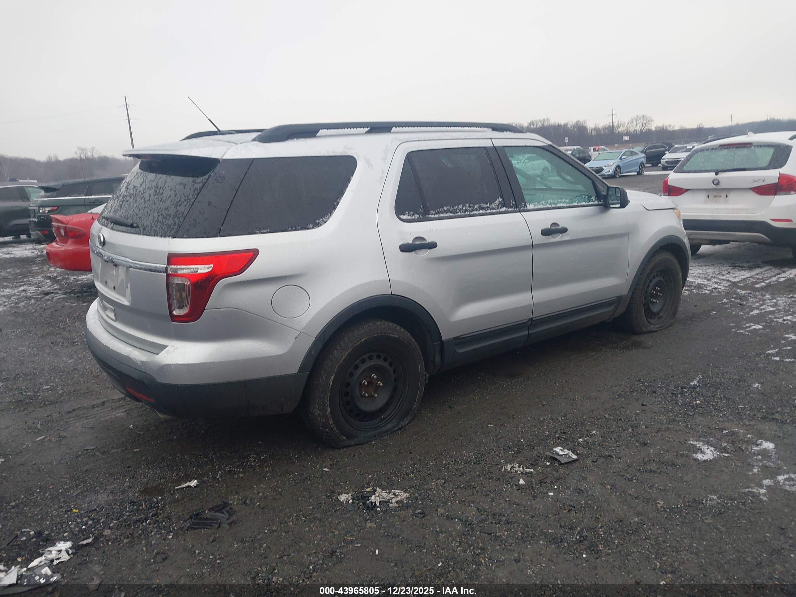 FORD EXPLORER image 4