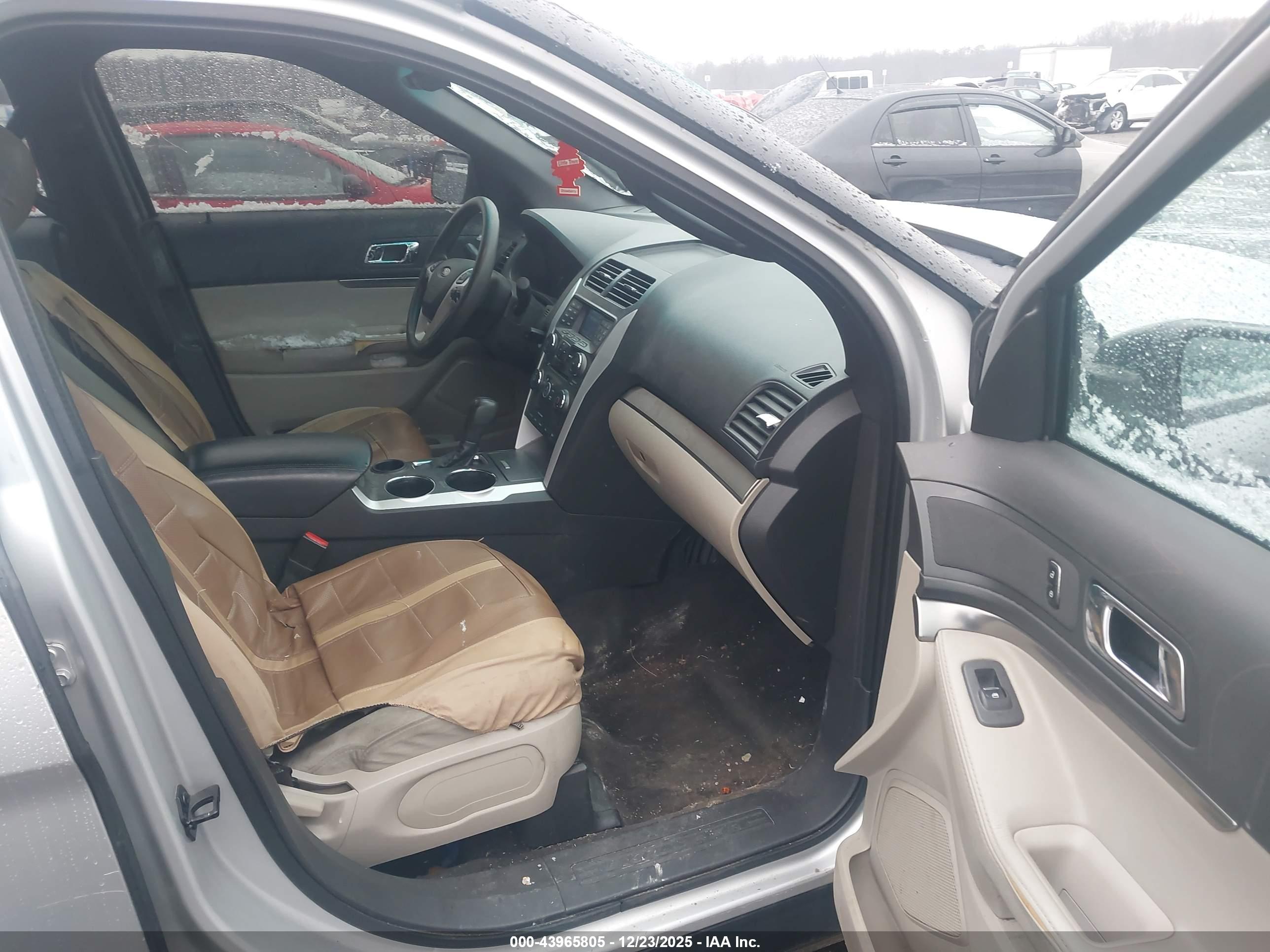 FORD EXPLORER image 5