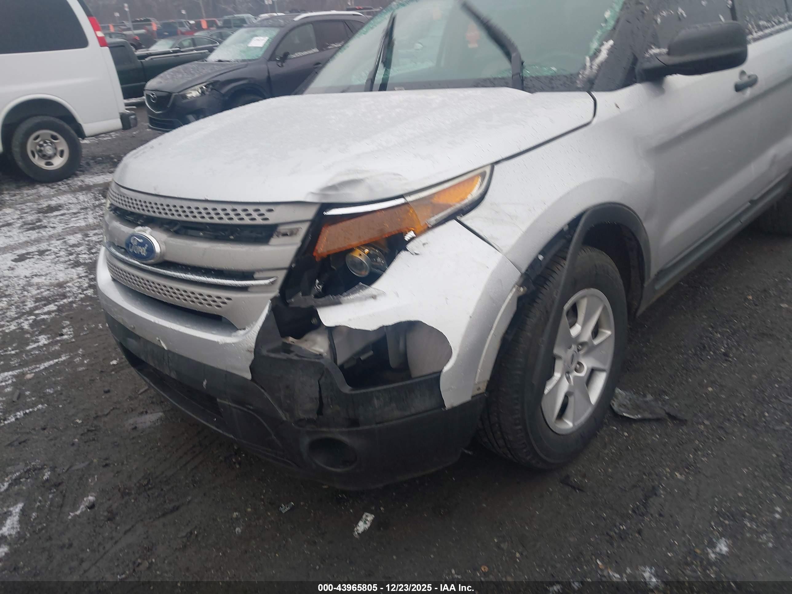 FORD EXPLORER image 6