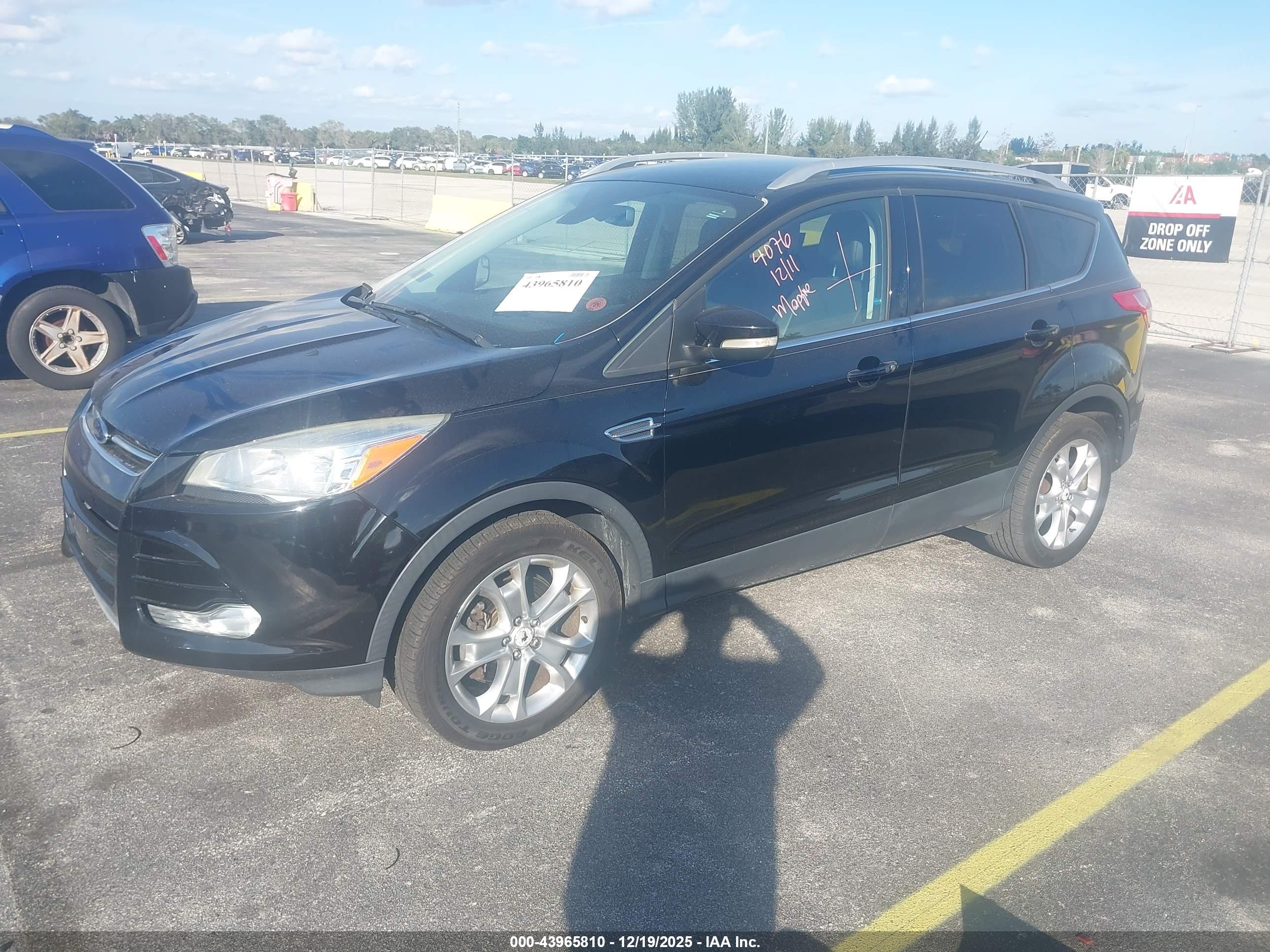 FORD ESCAPE image 2