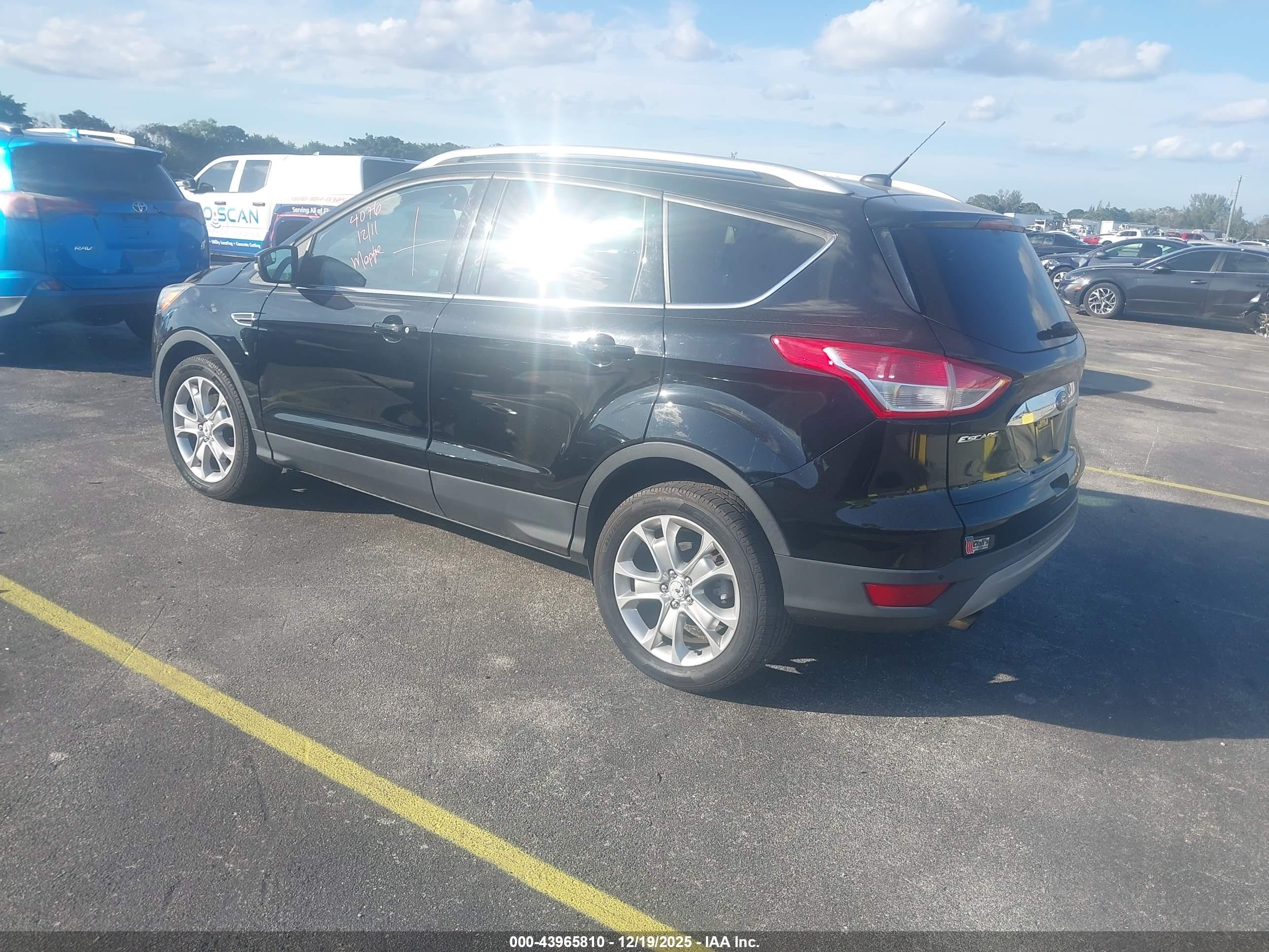 FORD ESCAPE image 3