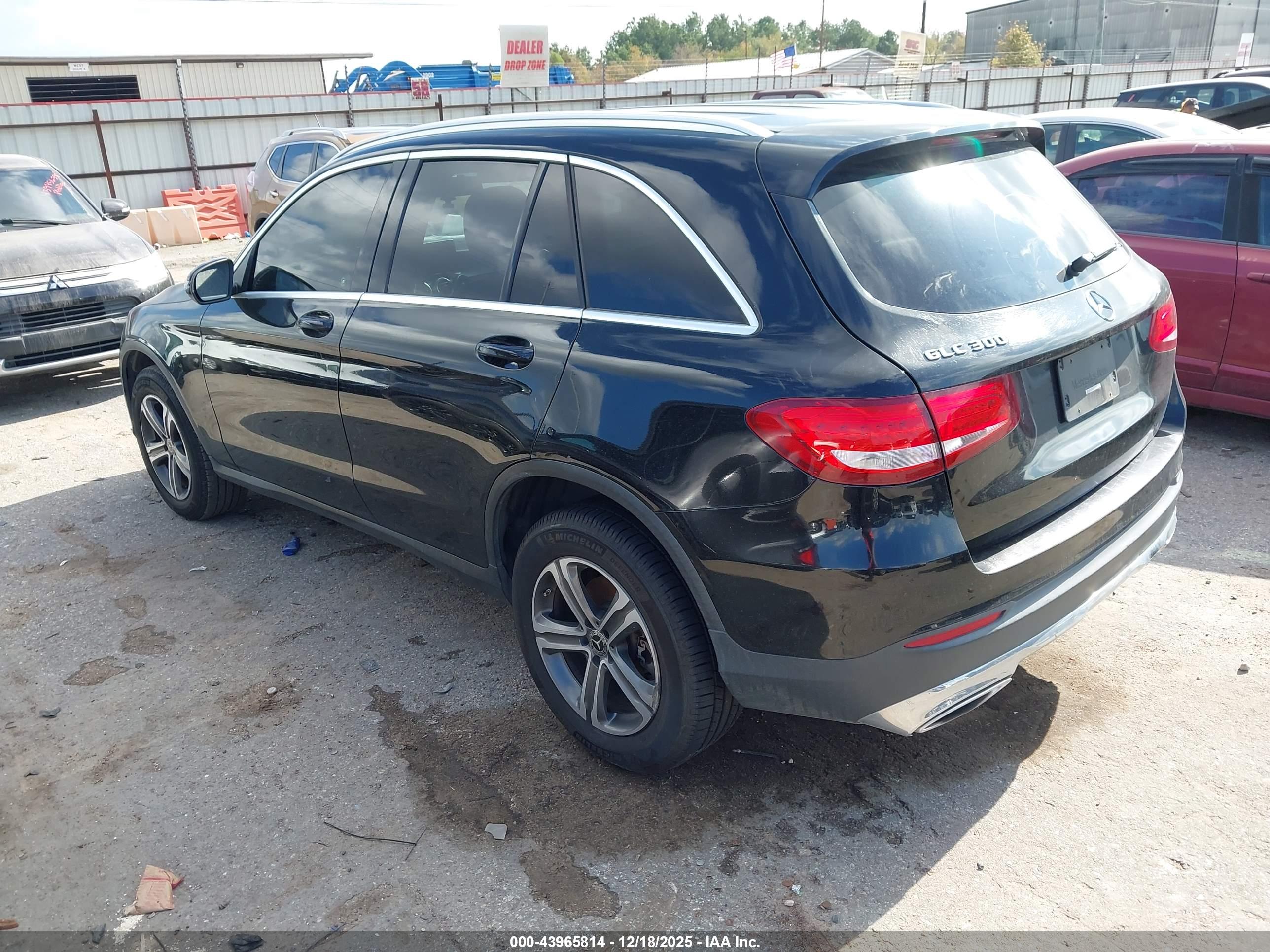 MERCEDES-BENZ GLC image 3