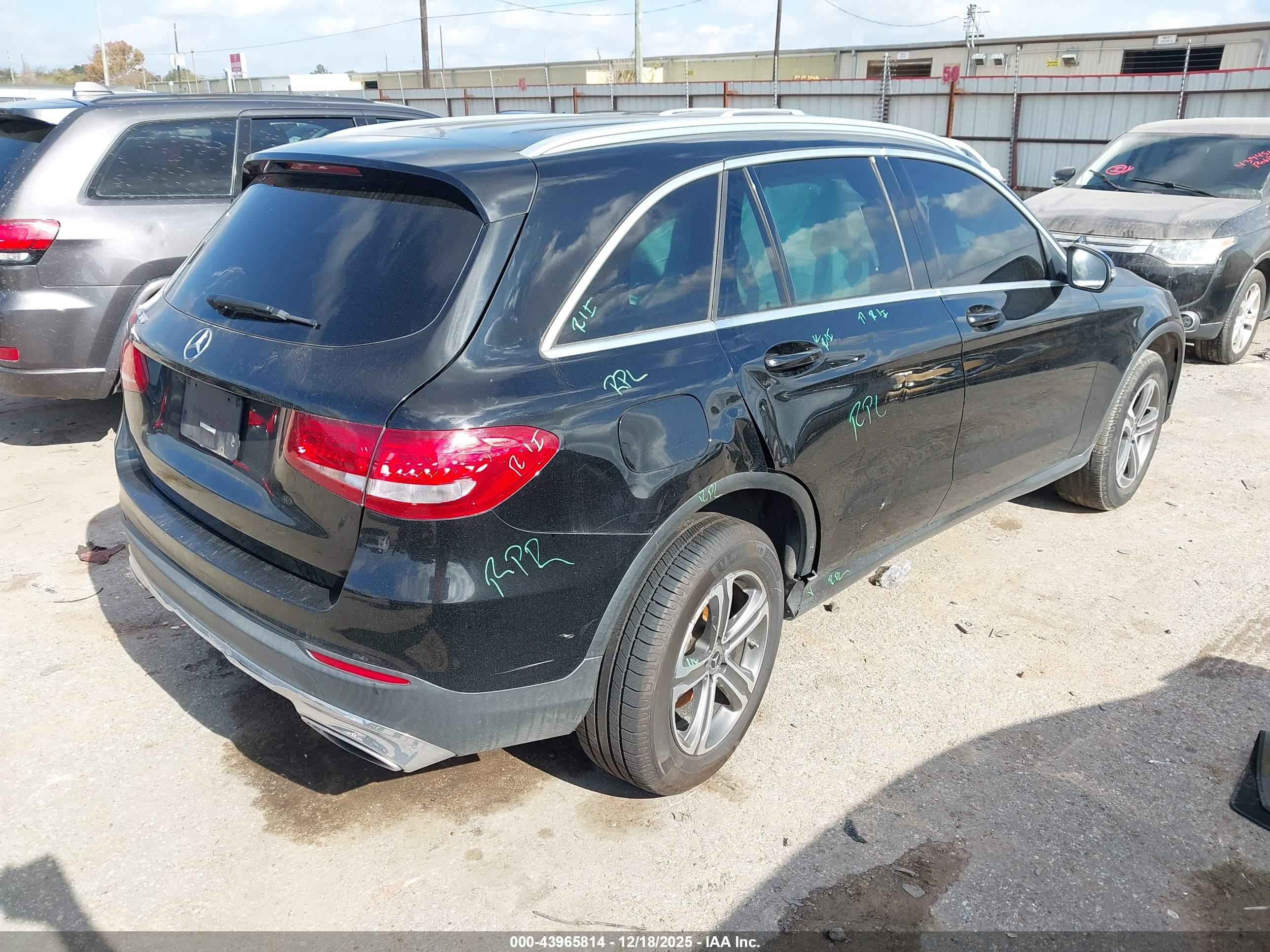 MERCEDES-BENZ GLC image 4