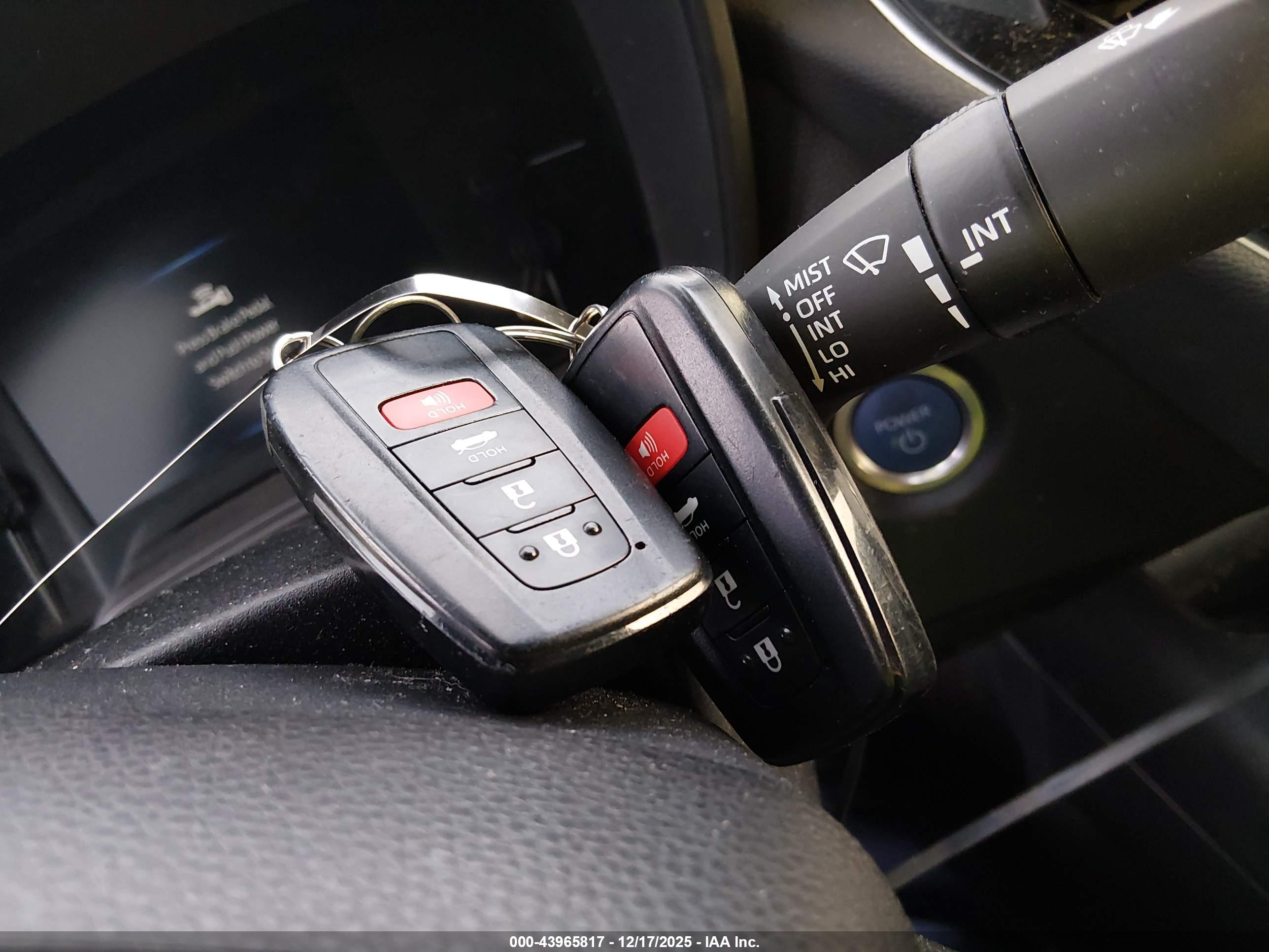 TOYOTA COROLLA image 11