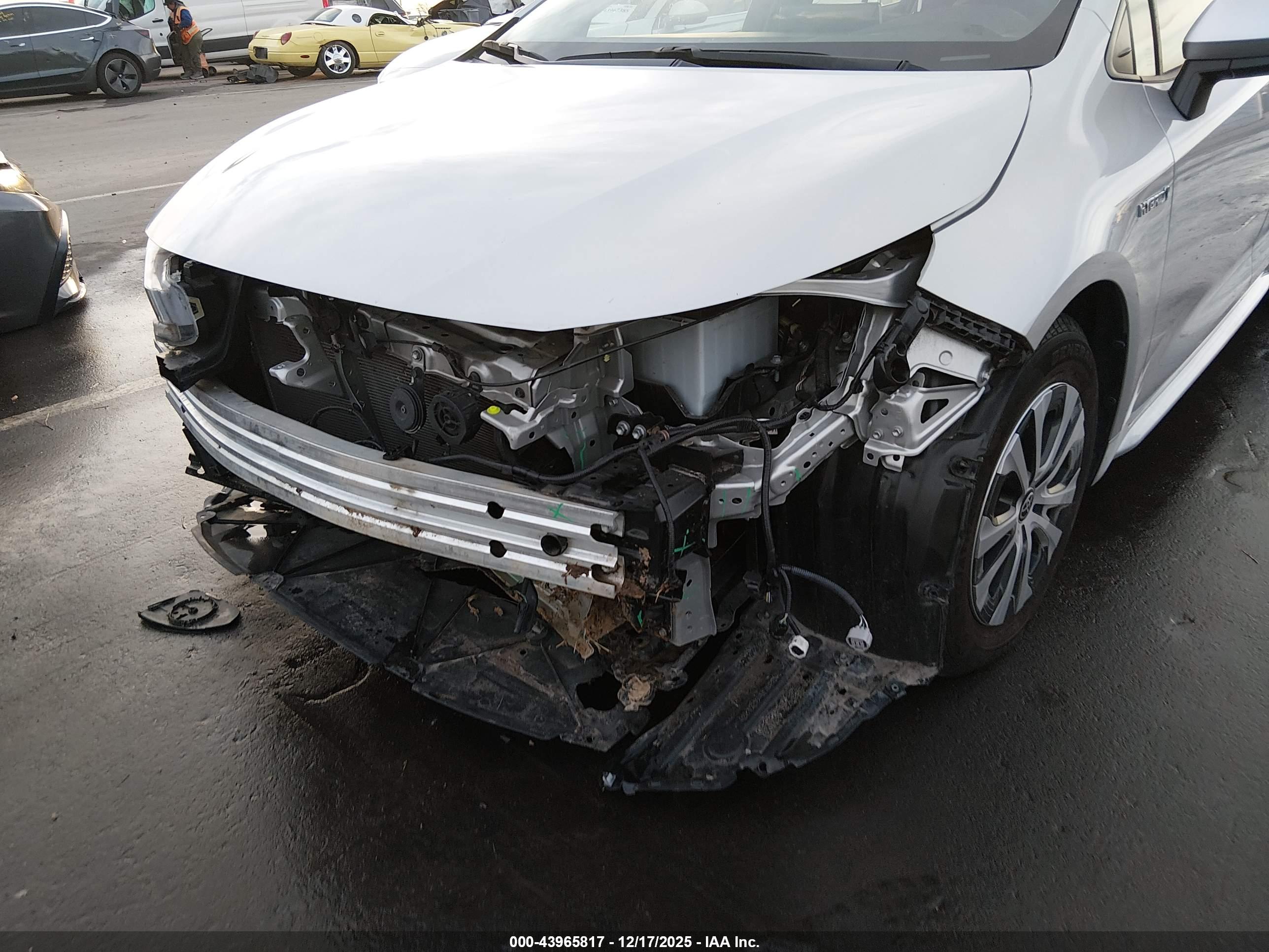 TOYOTA COROLLA image 6