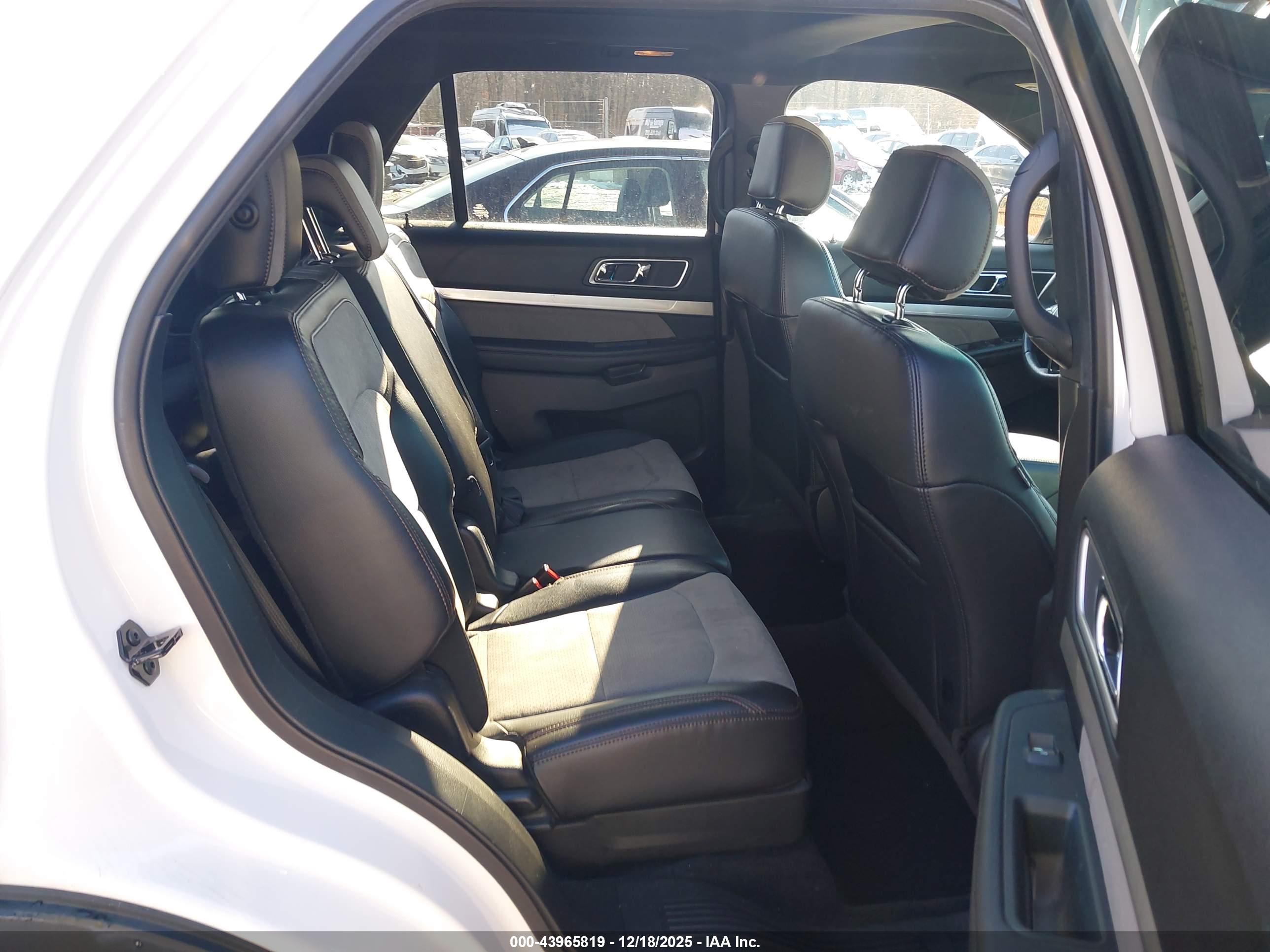 FORD EXPLORER image 8