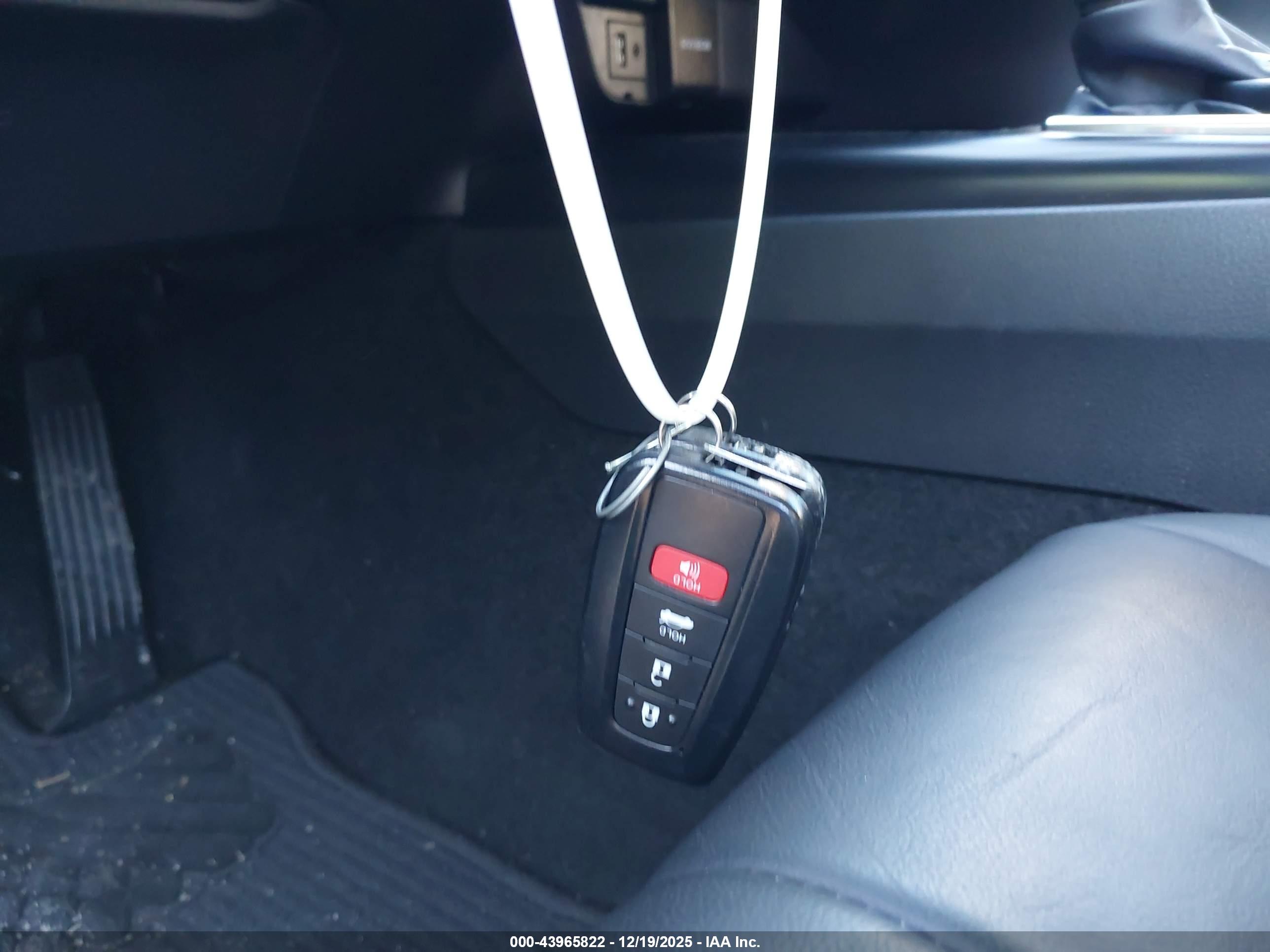 TOYOTA CAMRY image 11